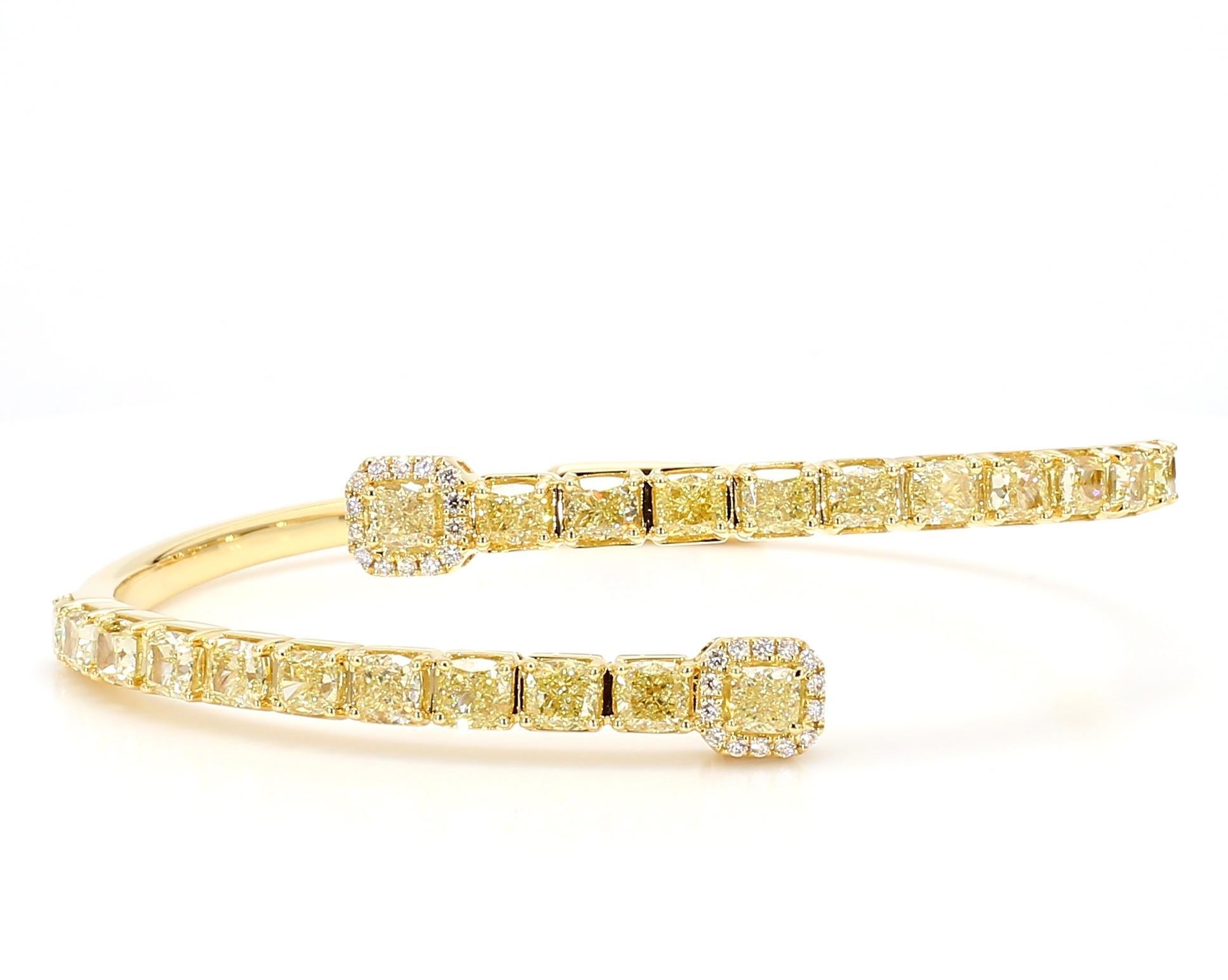 Contemporain Bracelet manchette en or jaune naturel taille coussin de 7.52 carats poids total en vente