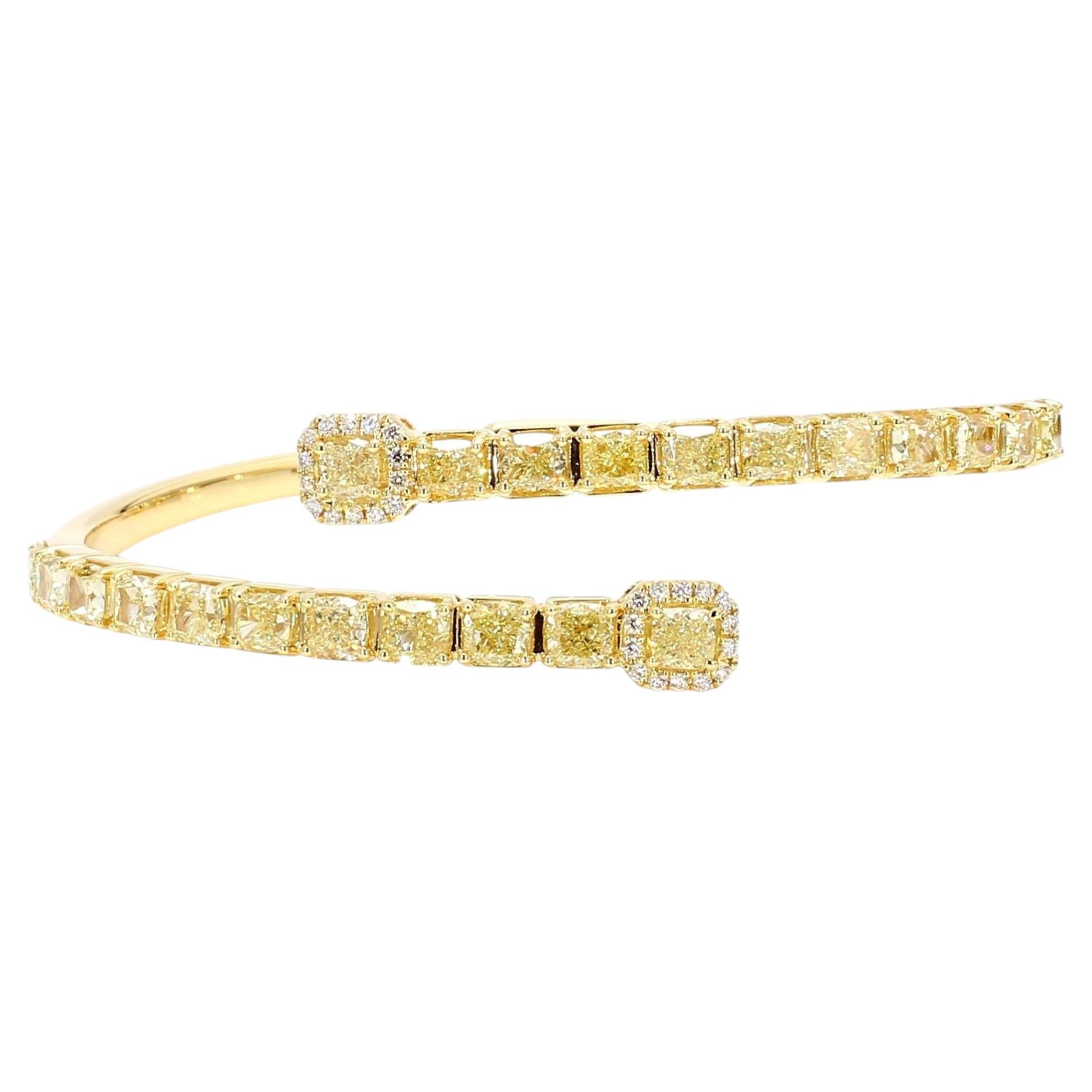 Bracciale in oro giallo Nature con diamante a cuscino da 7.52 carati TW in vendita