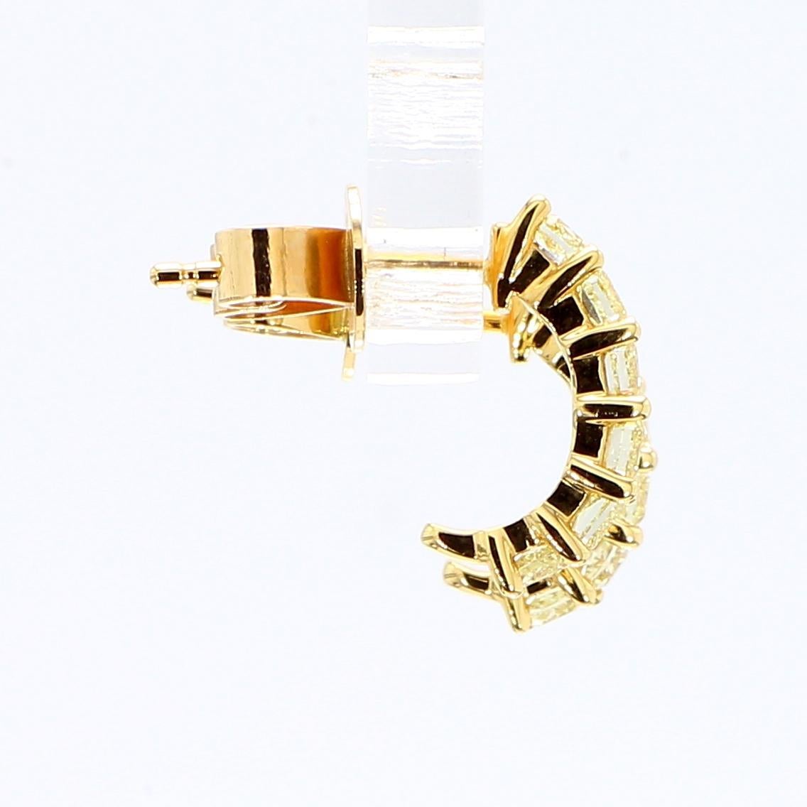 Contemporain Boucles d'oreilles en or jaune avec diamant coussin de 0,82 carat TW en vente