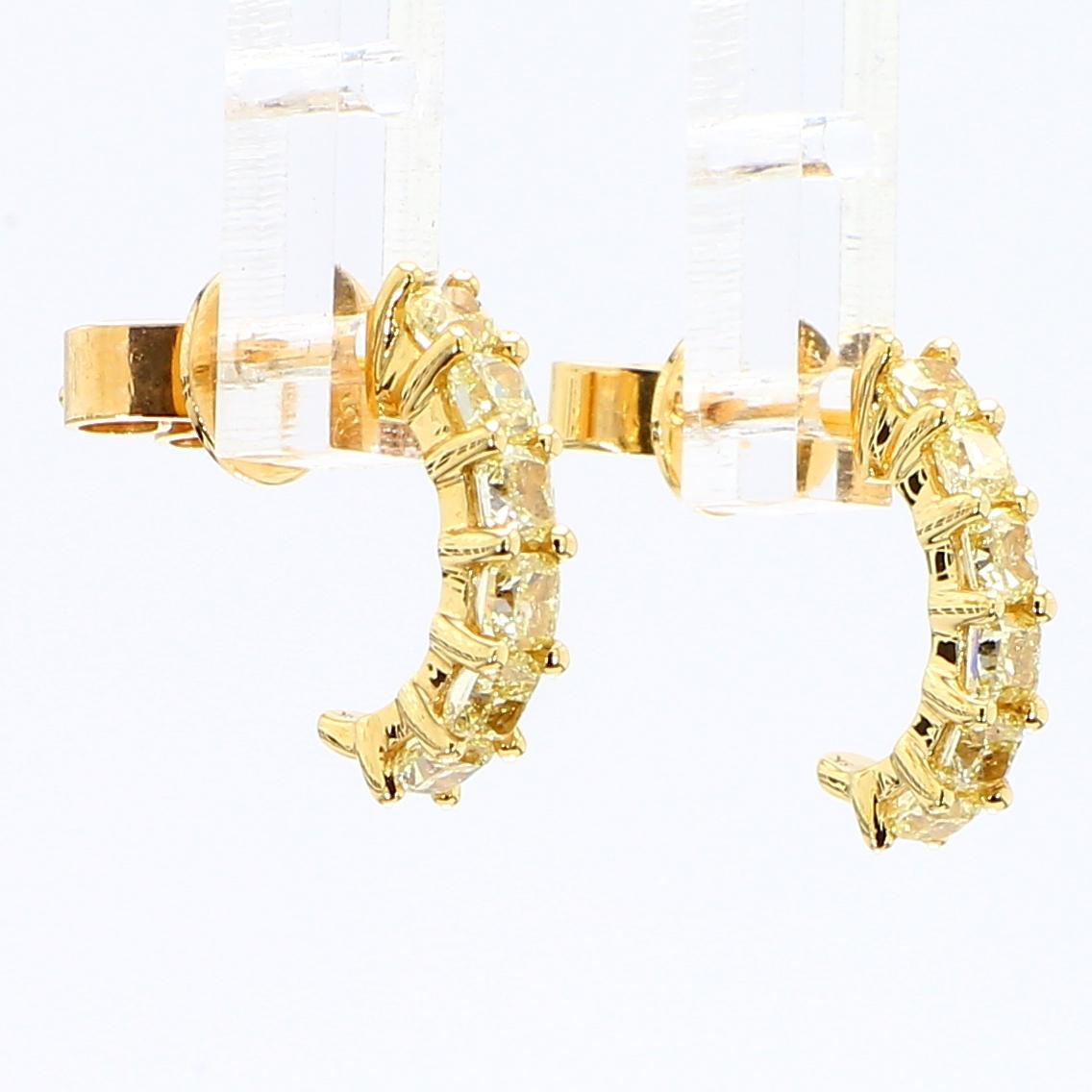Taille coussin Boucles d'oreilles en or jaune avec diamant coussin de 0,82 carat TW en vente