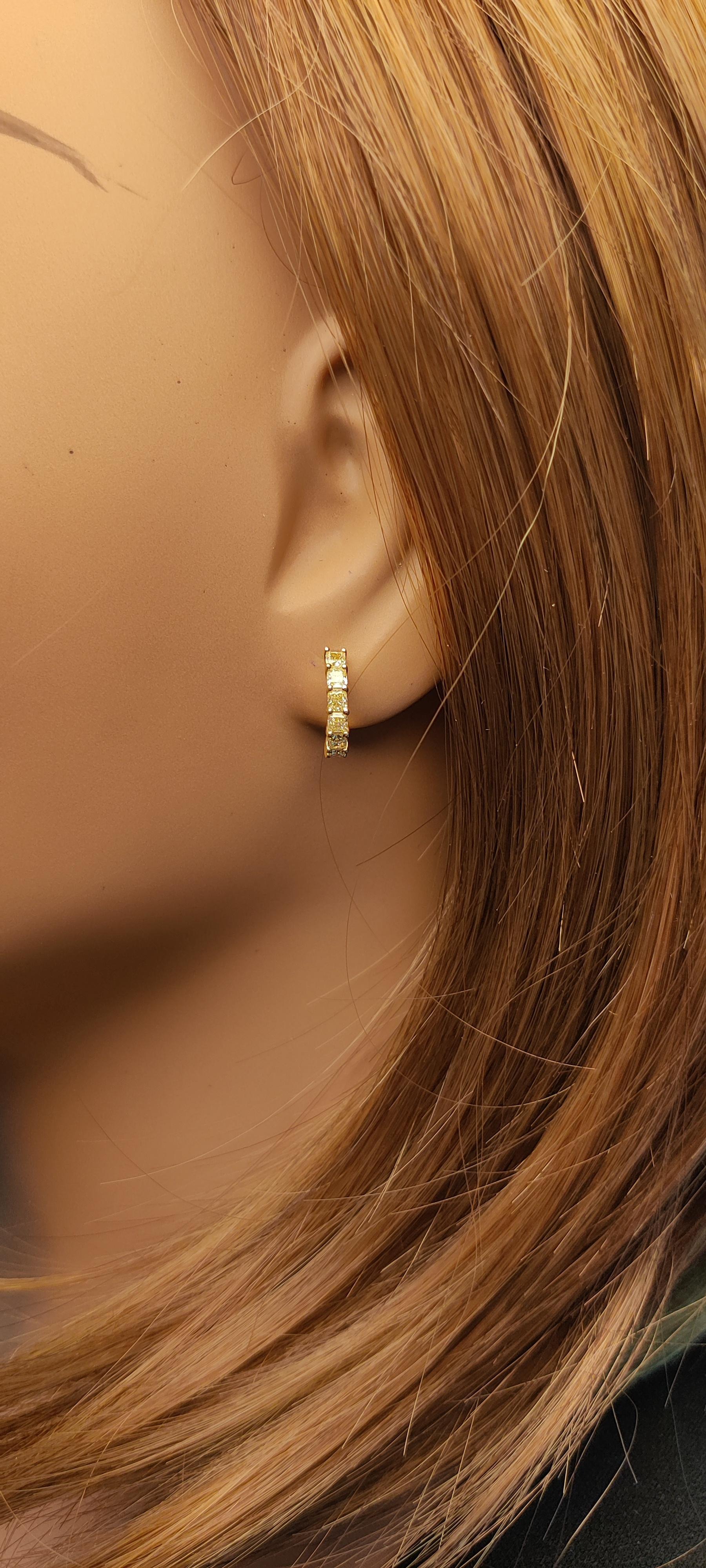 Boucles d'oreilles en or jaune avec diamant coussin de 0,82 carat TW Neuf - En vente à New York, NY
