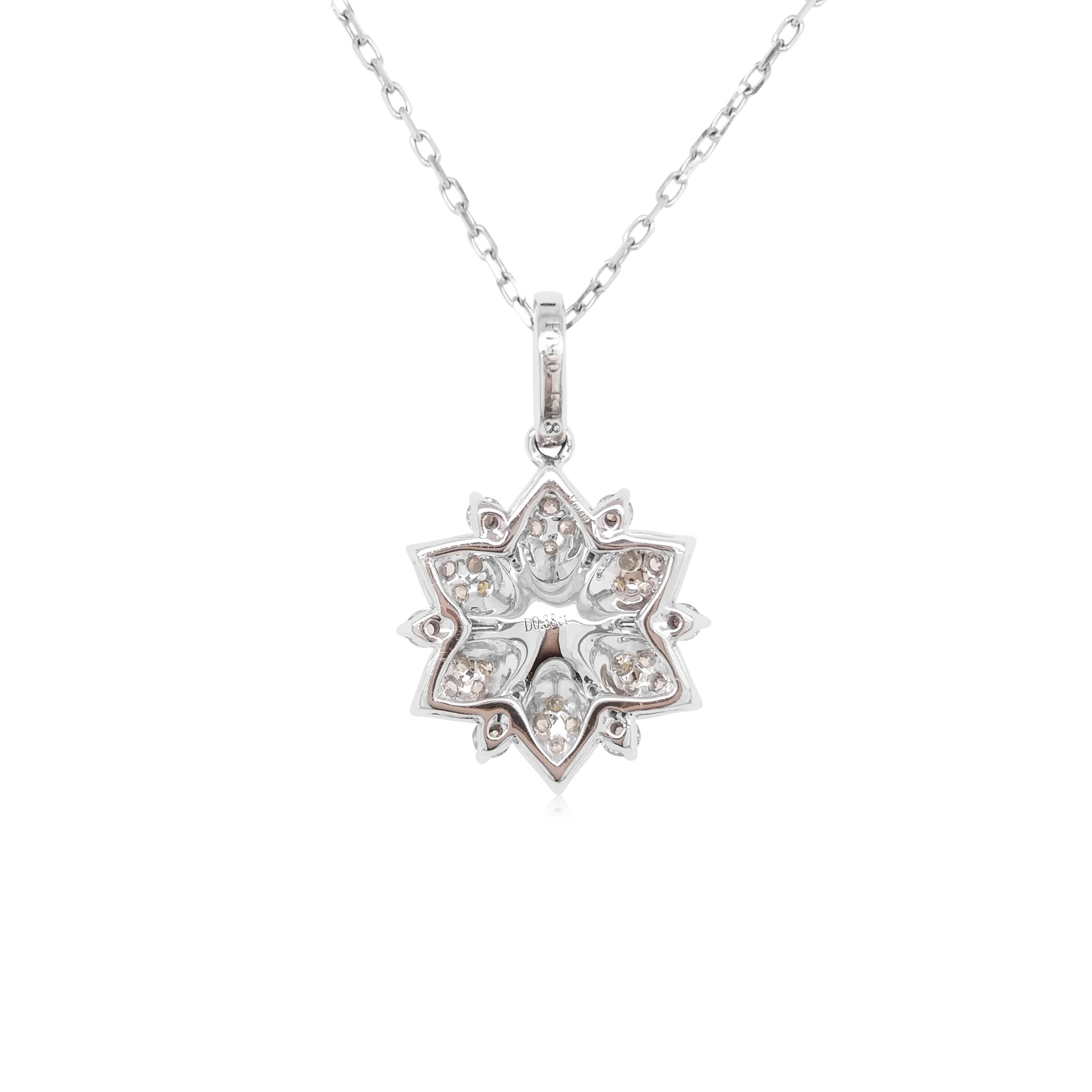 Colgante con diseño floral de diamante amarillo natural y diamante blanco Corte redondo en venta