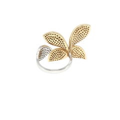 Anello floreale con diamante giallo naturale e diamante bianco in oro 18 carati