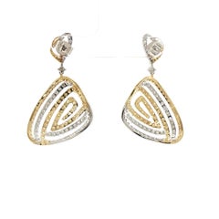 Orecchini a cerchio con diamante giallo naturale e diamante bianco in oro 18 carati