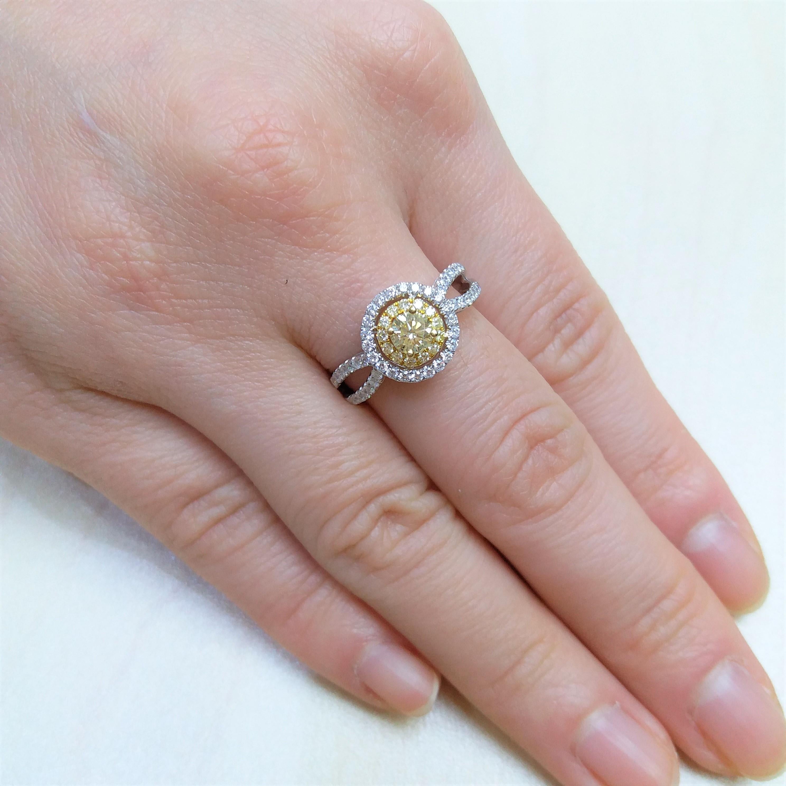 Women's Natural Yellow Diamond White Diamond 18 Karat Gold Engagement Ring