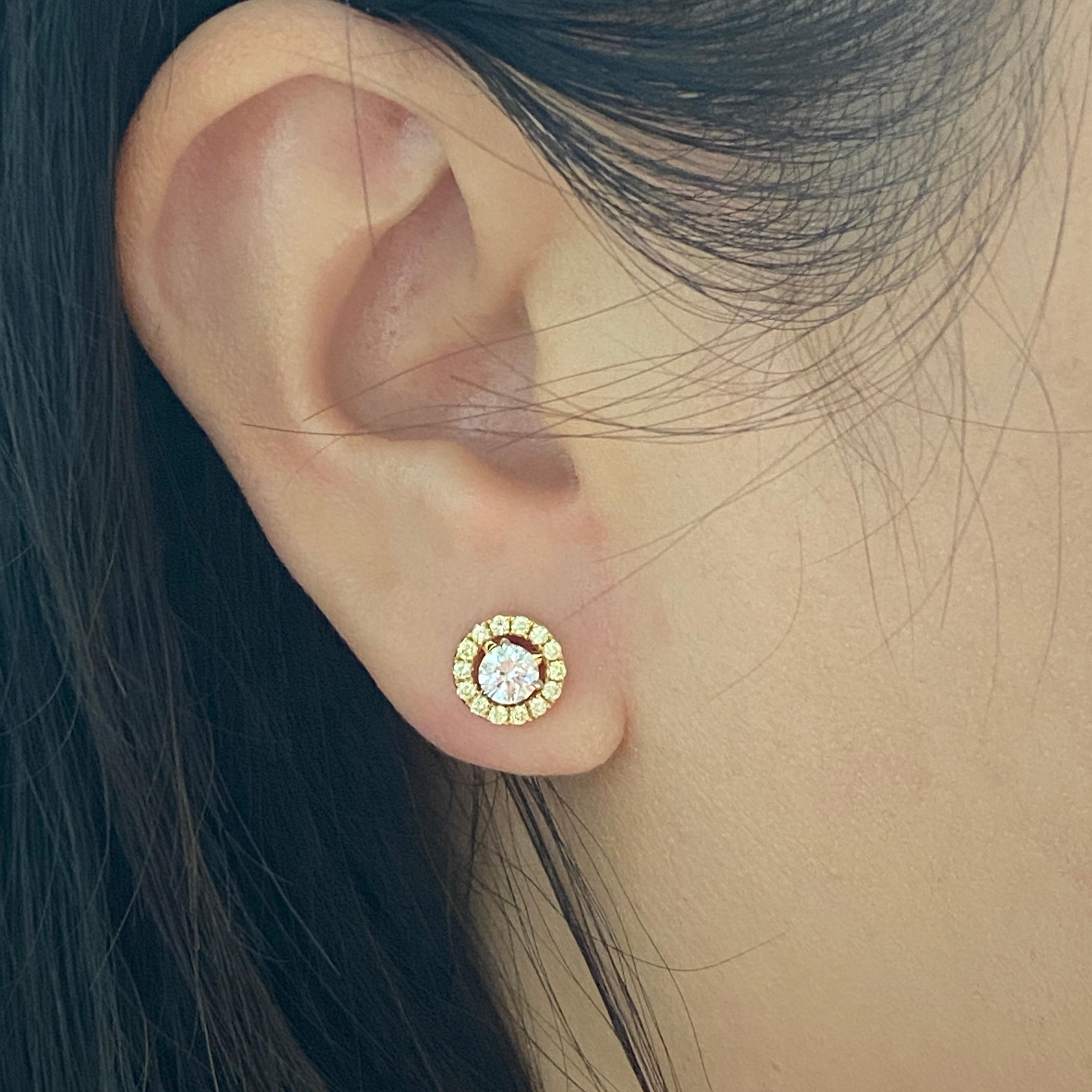 GIA certified Natural White Diamonds and Yellow Diamond Earrings in 18K Gold In New Condition For Sale In Hong Kong, HK