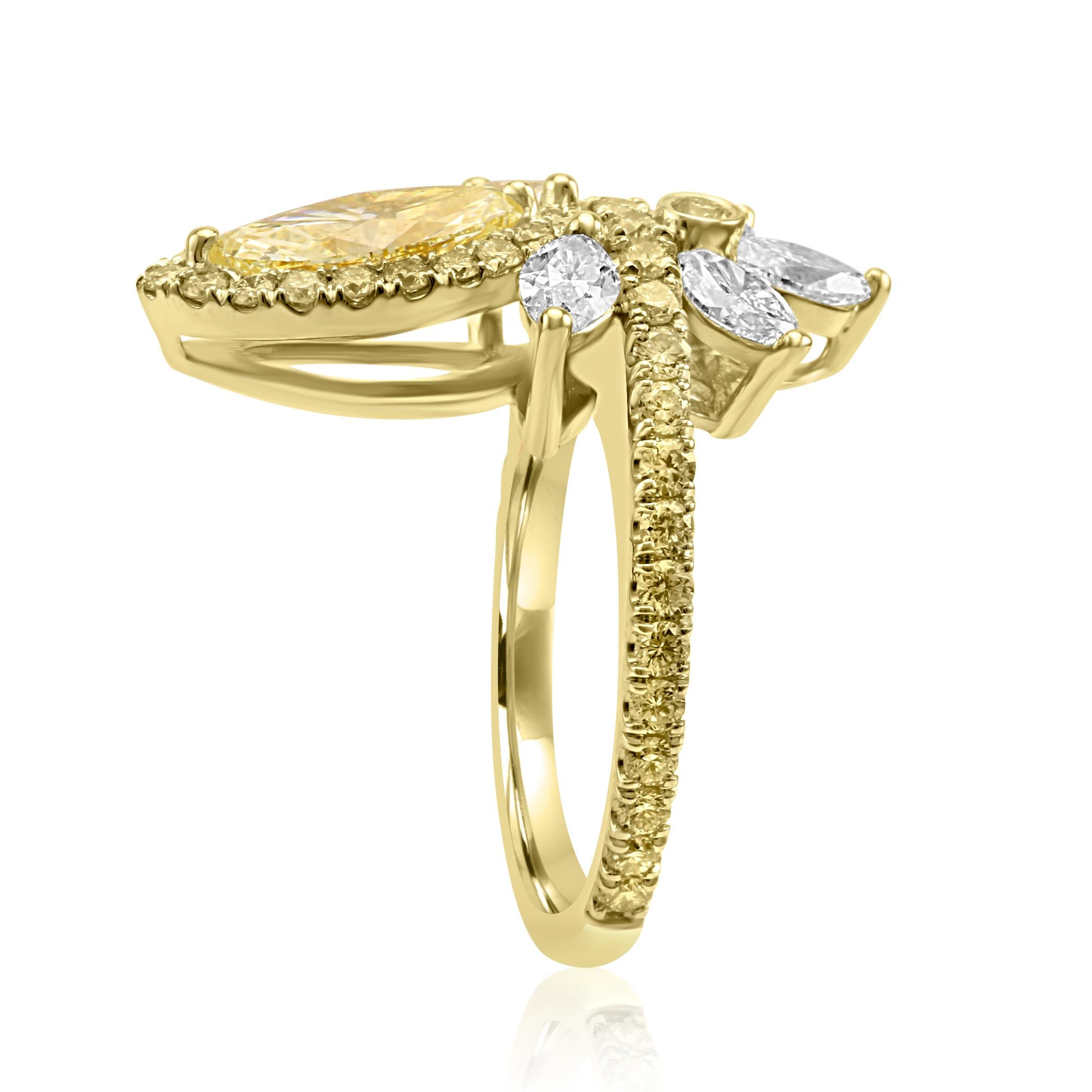 Women's or Men's Natural Yellow Diamond Marquise White Diamond Flower Fashion Cocktail Gold Ring
