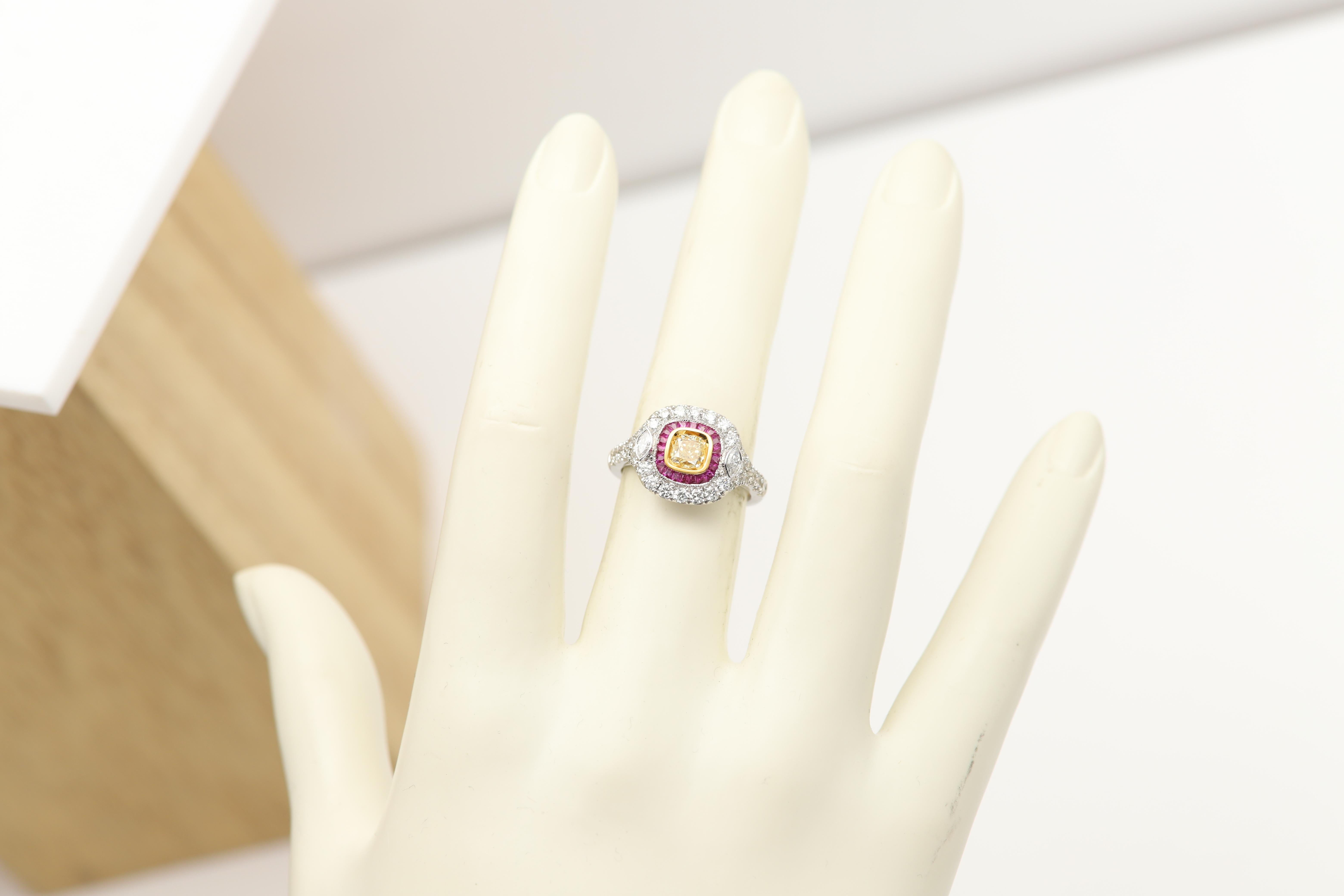 Taille coussin Nature Bague diamant jaune rouge or blanc Art Deco vintage 18 Karat en vente
