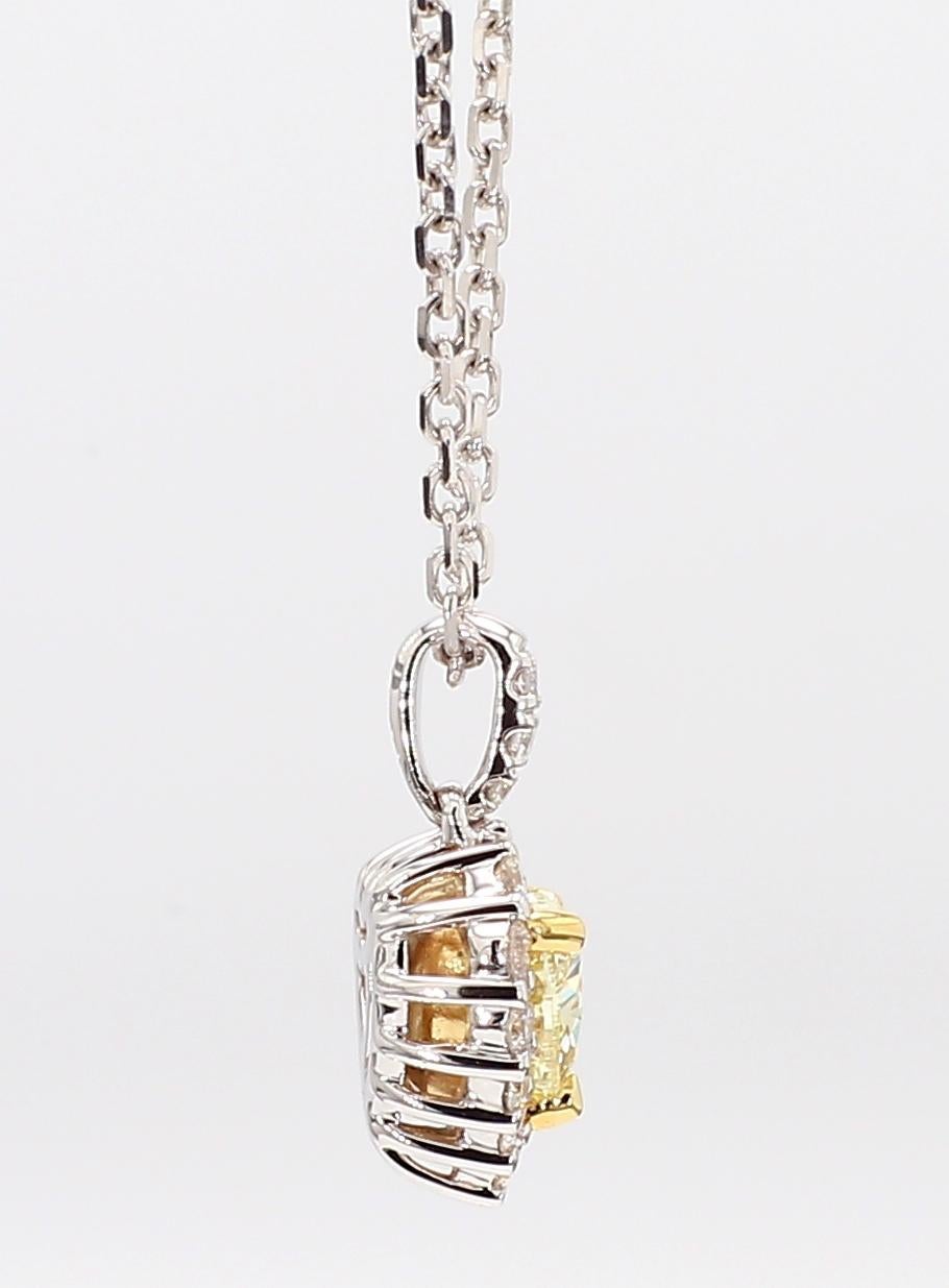 Taille cœur Pendentif cœur en or jaune naturel de 0,90 carat poids total en vente