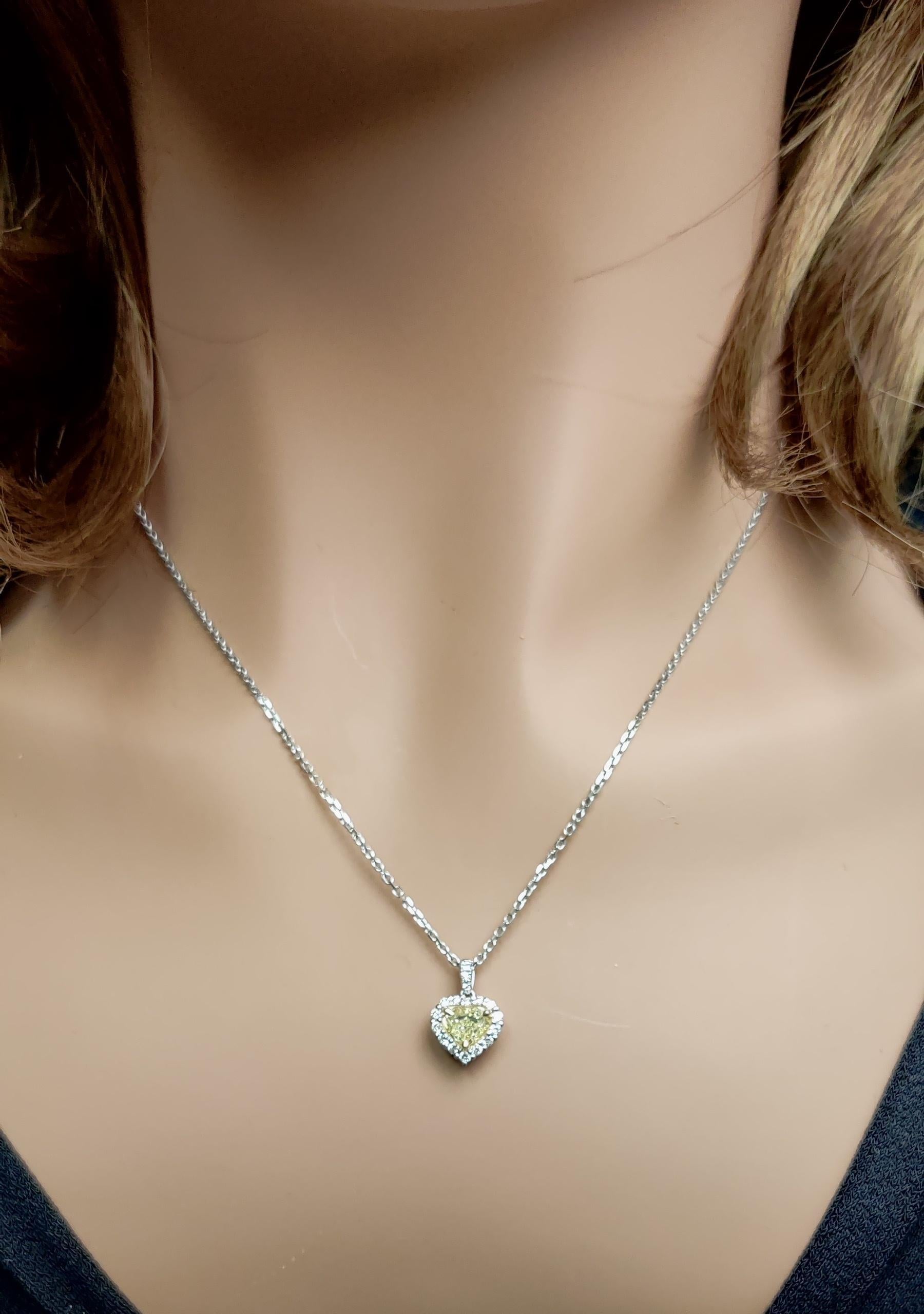 Pendentif cœur en or jaune naturel de 0,90 carat poids total Neuf - En vente à New York, NY