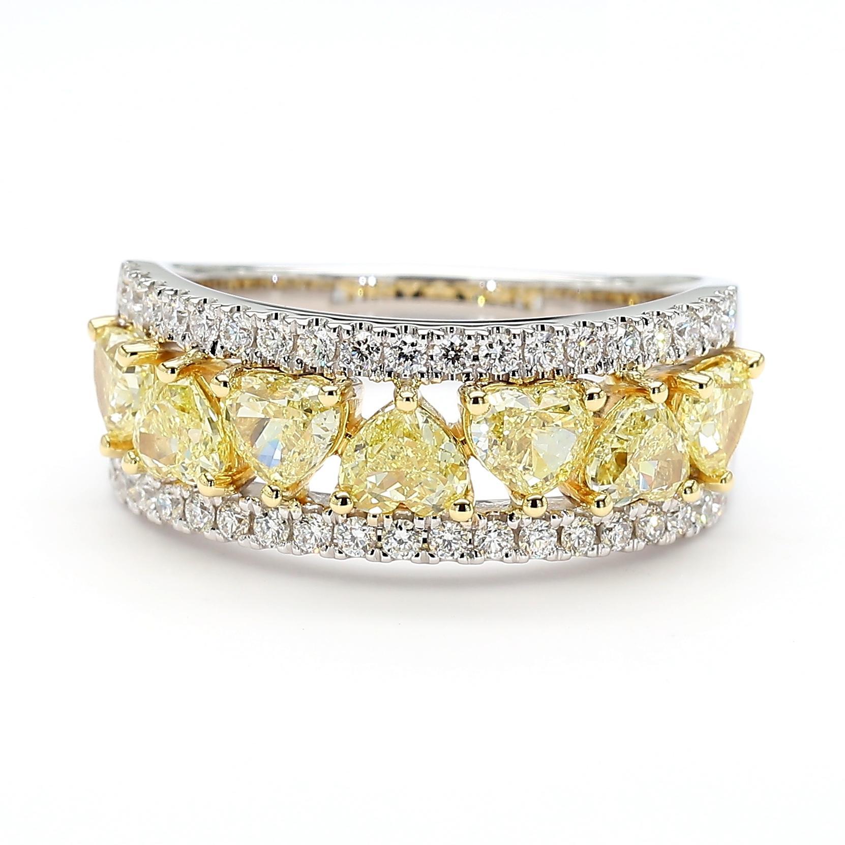 Natural Yellow Heart Diamond 2.09 Carat TW Gold Cocktail Ring (Zeitgenössisch) im Angebot