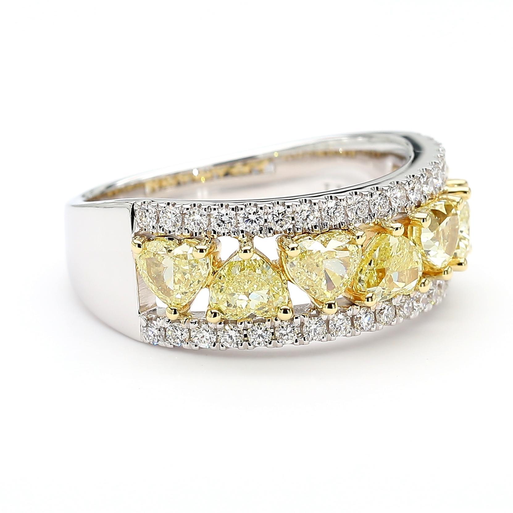 Natural Yellow Heart Diamond 2.09 Carat TW Gold Cocktail Ring (Herzschliff) im Angebot