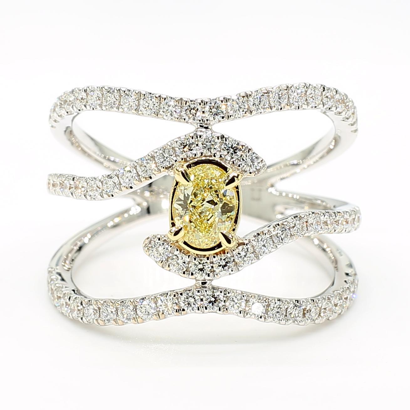 Contemporain Bague cocktail en or jaune naturel et diamants blancs et ovales de 1.10 carats poids total en vente