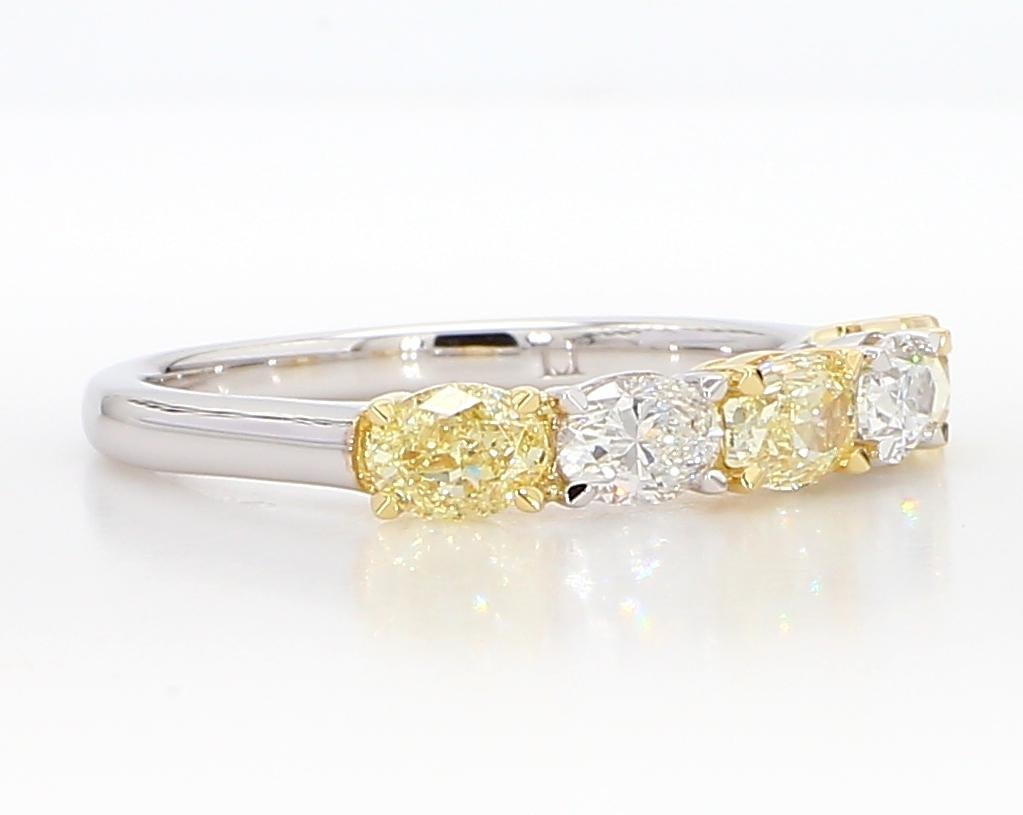 natürlicher gelber ovaler und weißer Diamant 1.11 Karat TW Gold Ehering im Angebot 4