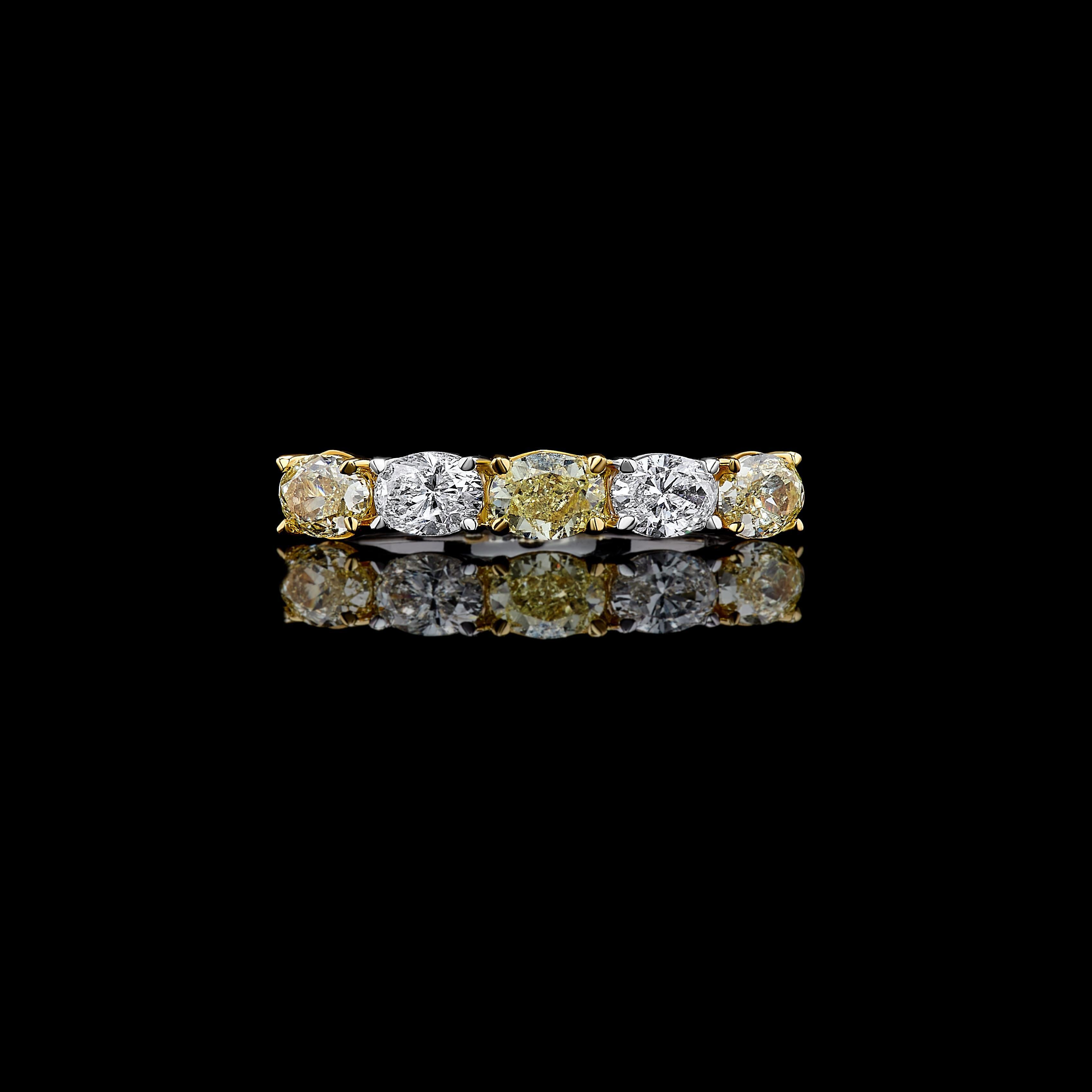 Alianza de boda en oro amarillo natural ovalado y diamante blanco de 1.17 quilates TW Contemporáneo en venta