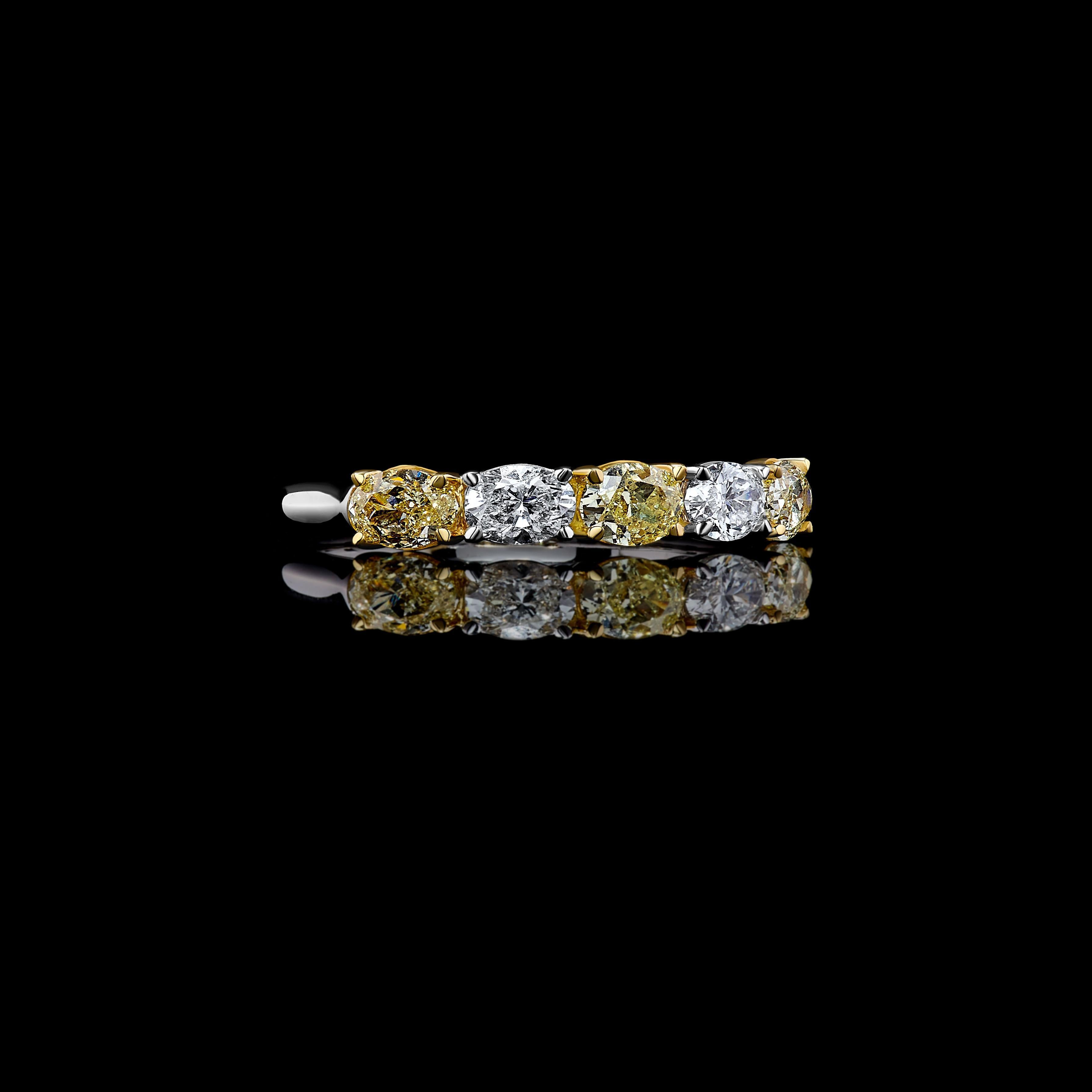 Alianza de boda en oro amarillo natural ovalado y diamante blanco de 1.17 quilates TW Corte oval en venta