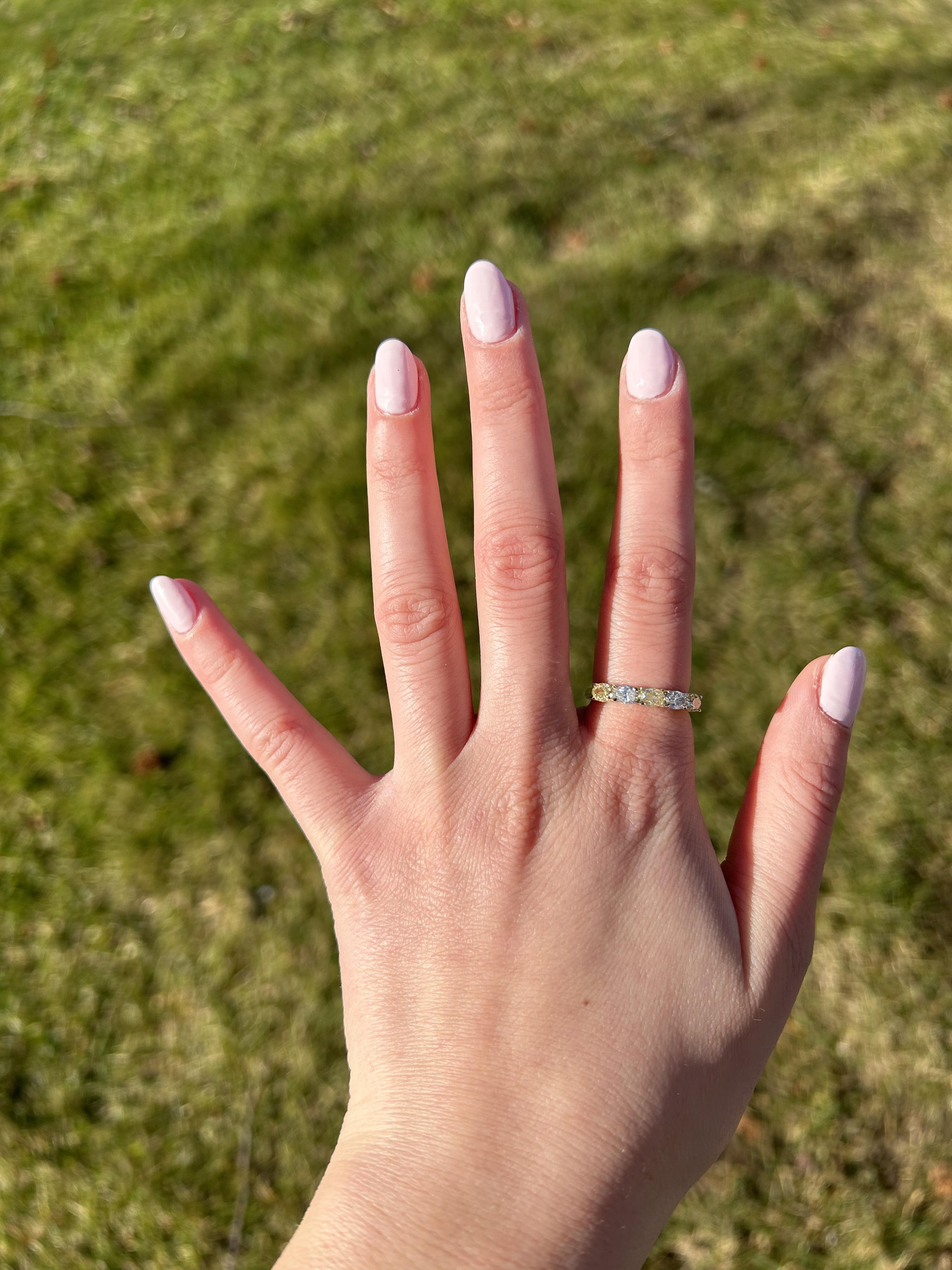 De las mujeres Alianza de boda en oro amarillo natural ovalado y diamante blanco de 1.17 quilates TW en venta