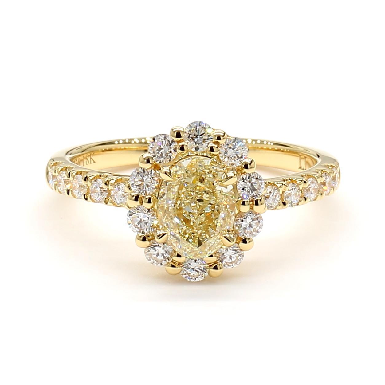 Anillo de cóctel de oro amarillo de 1,25 quilates TW, ovalado natural amarillo y diamante blanco Contemporáneo en venta