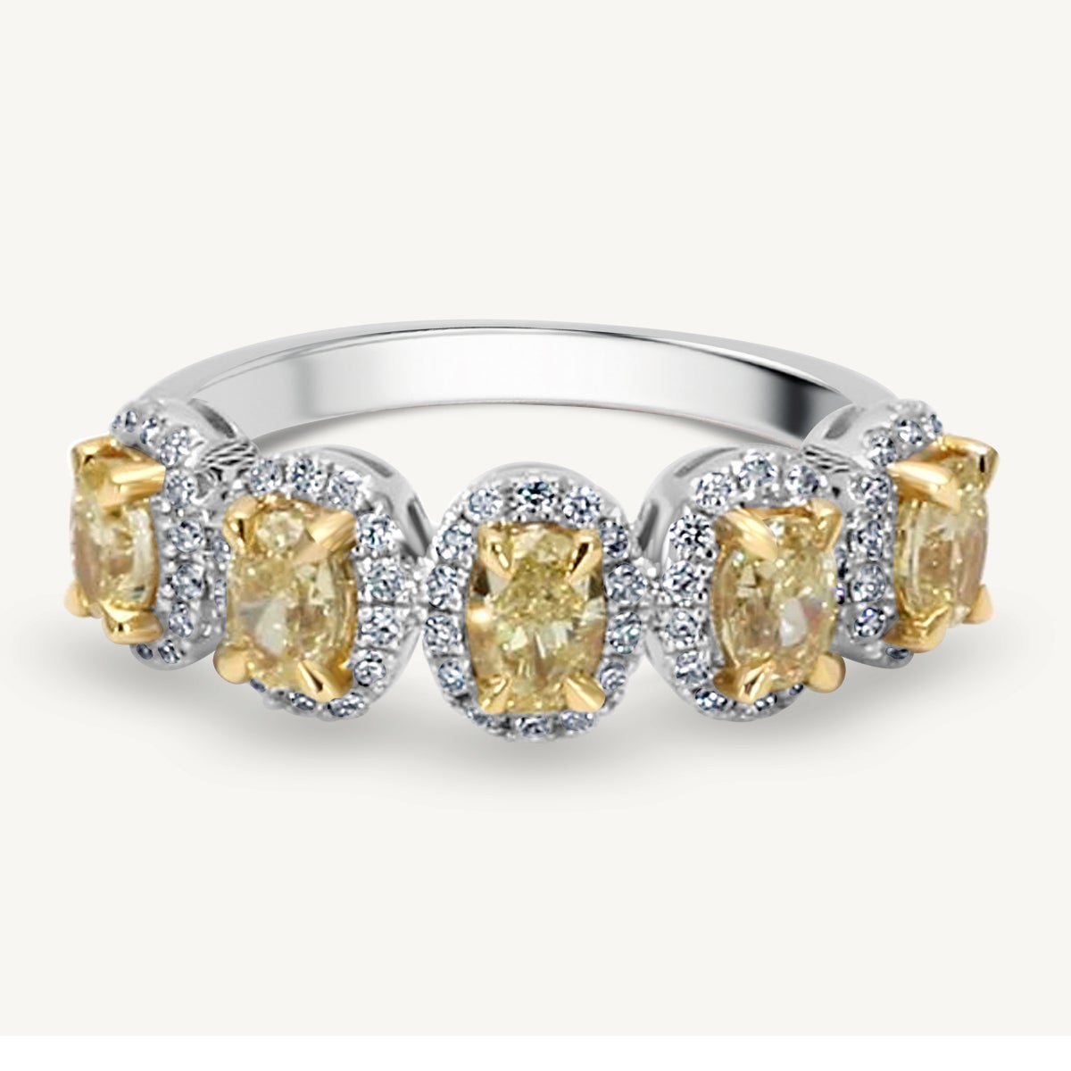 Alliance en or jaune naturel et blanc avec diamants ovales et blancs de 1,48 carat poids total