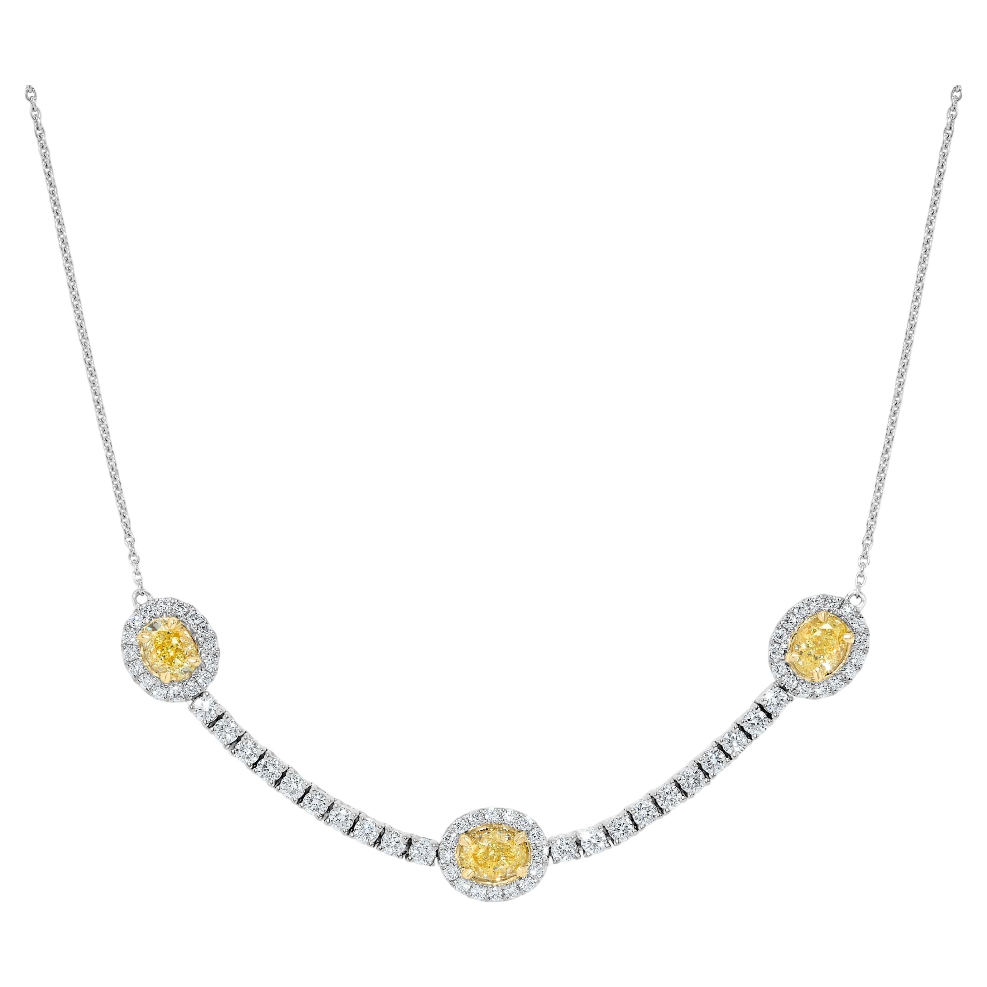 Collana a goccia in oro giallo naturale con diamanti ovali e bianchi da 2.23 carati TW