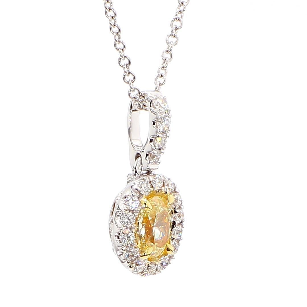 Taille ovale Pendentif en or jaune naturel ovale de 0.49 carat poids total en vente