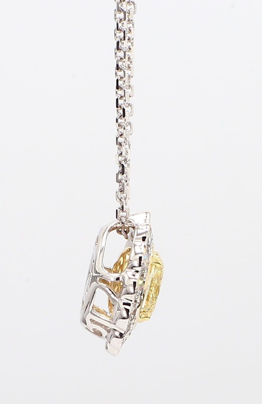 Pendentif en or jaune naturel ovale de 1,07 carat poids total en vente 1