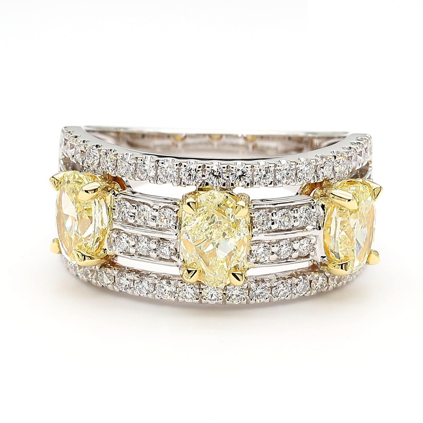 Contemporain Bague de cocktail à 3 pierres en or avec diamant ovale naturel jaune de 2,14 carats TW en vente
