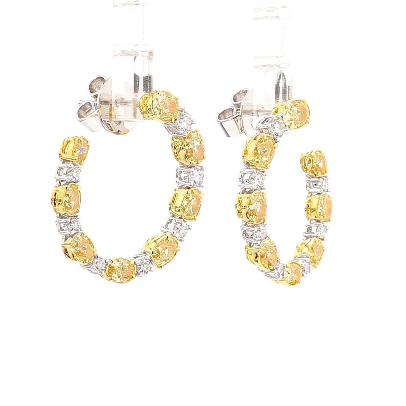 Natürlicher gelber ovaler Diamant 4.14 Karat TW Gold-Ohrstecker (Ovalschliff) im Angebot