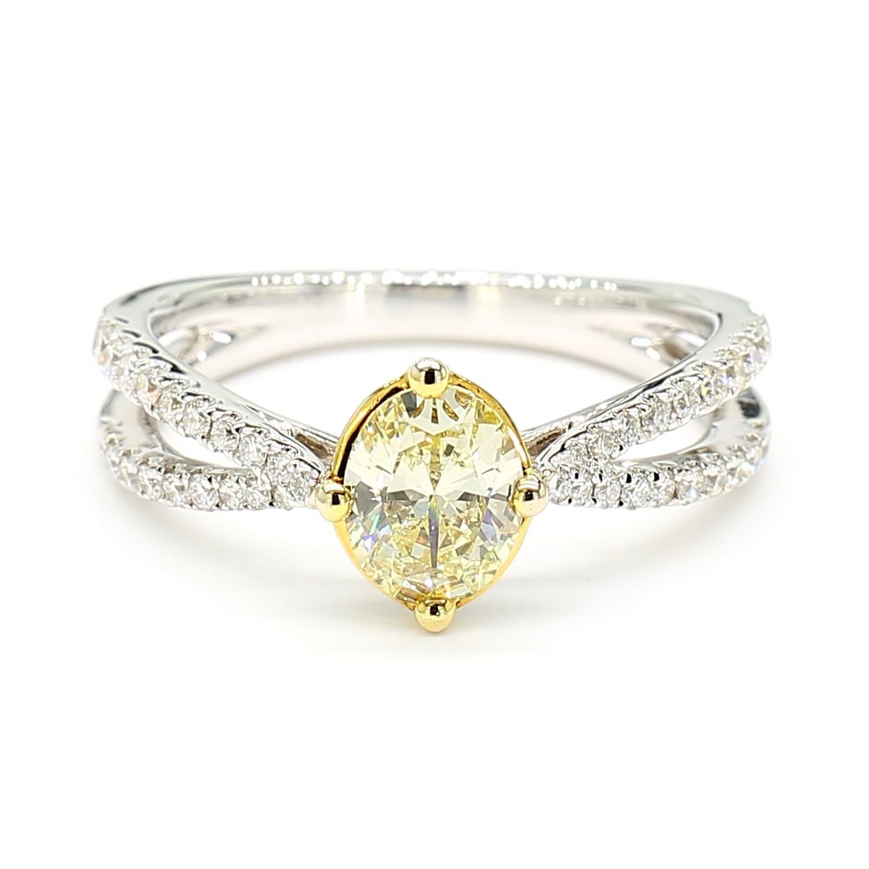 Contemporain Bague de cocktail en or avec diamant ovale jaune naturel de 0,99 carat TW en vente