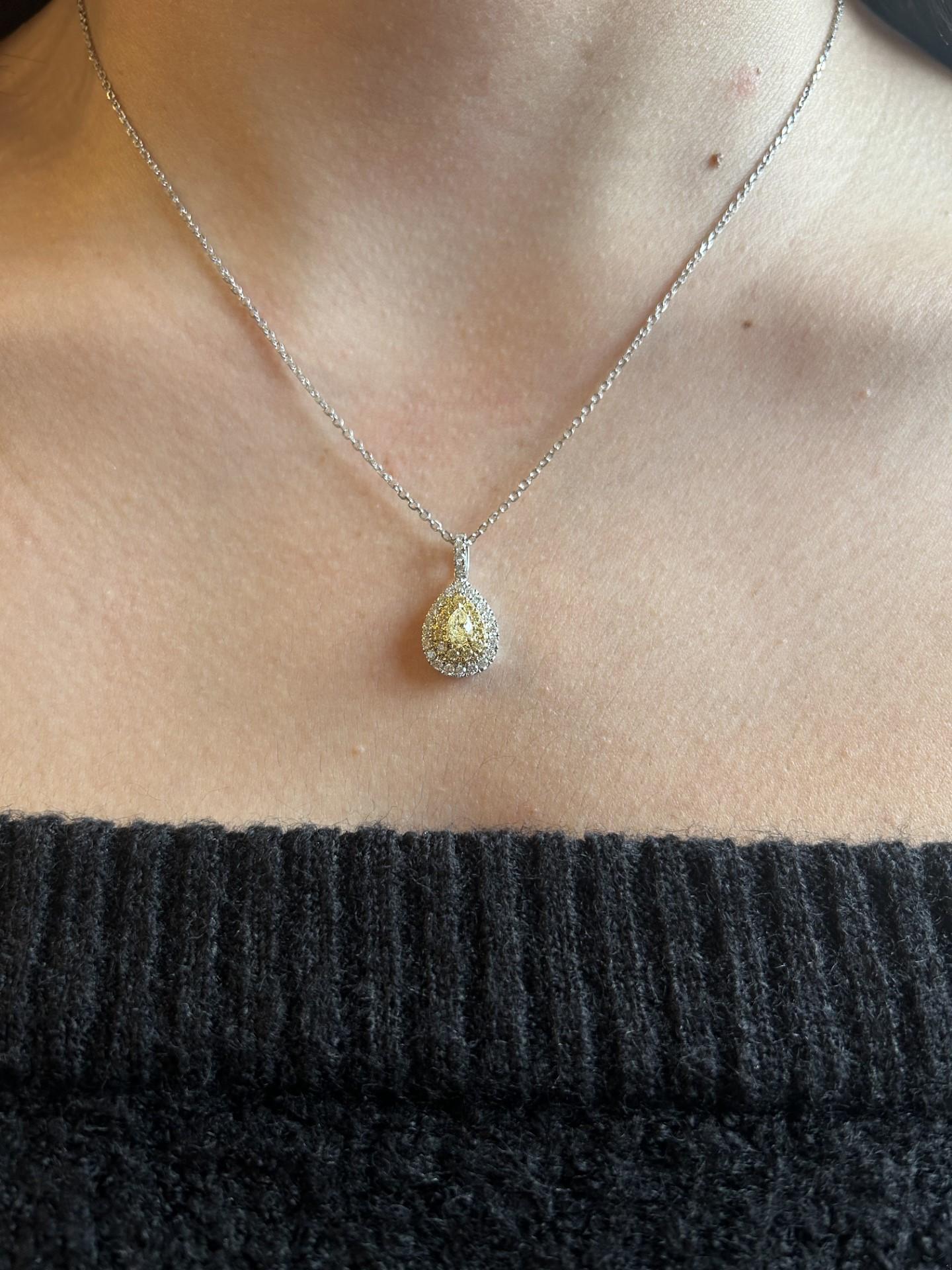 Pendentif en or avec poire jaune naturelle et diamant blanc de 77 carat TW Neuf - En vente à New York, NY