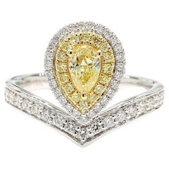 Anillo de cóctel de oro con diamante pera amarillo natural de 0.79 quilates Tw