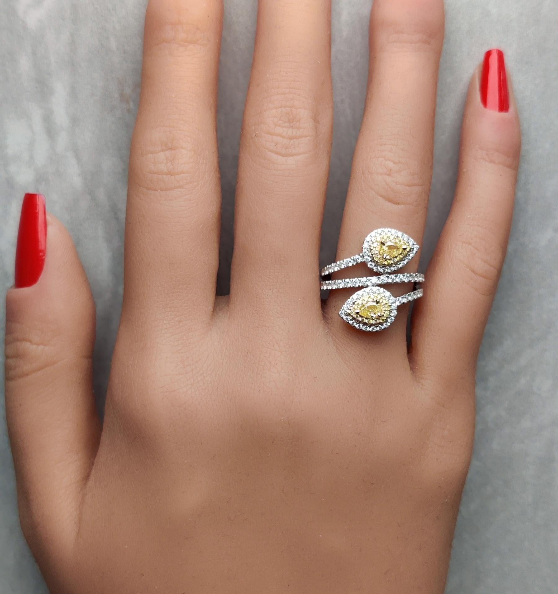 Natural Yellow Pear Diamond 1.39 Carat Tw Gold Cocktail Ring In New Condition For Sale In New York, NY