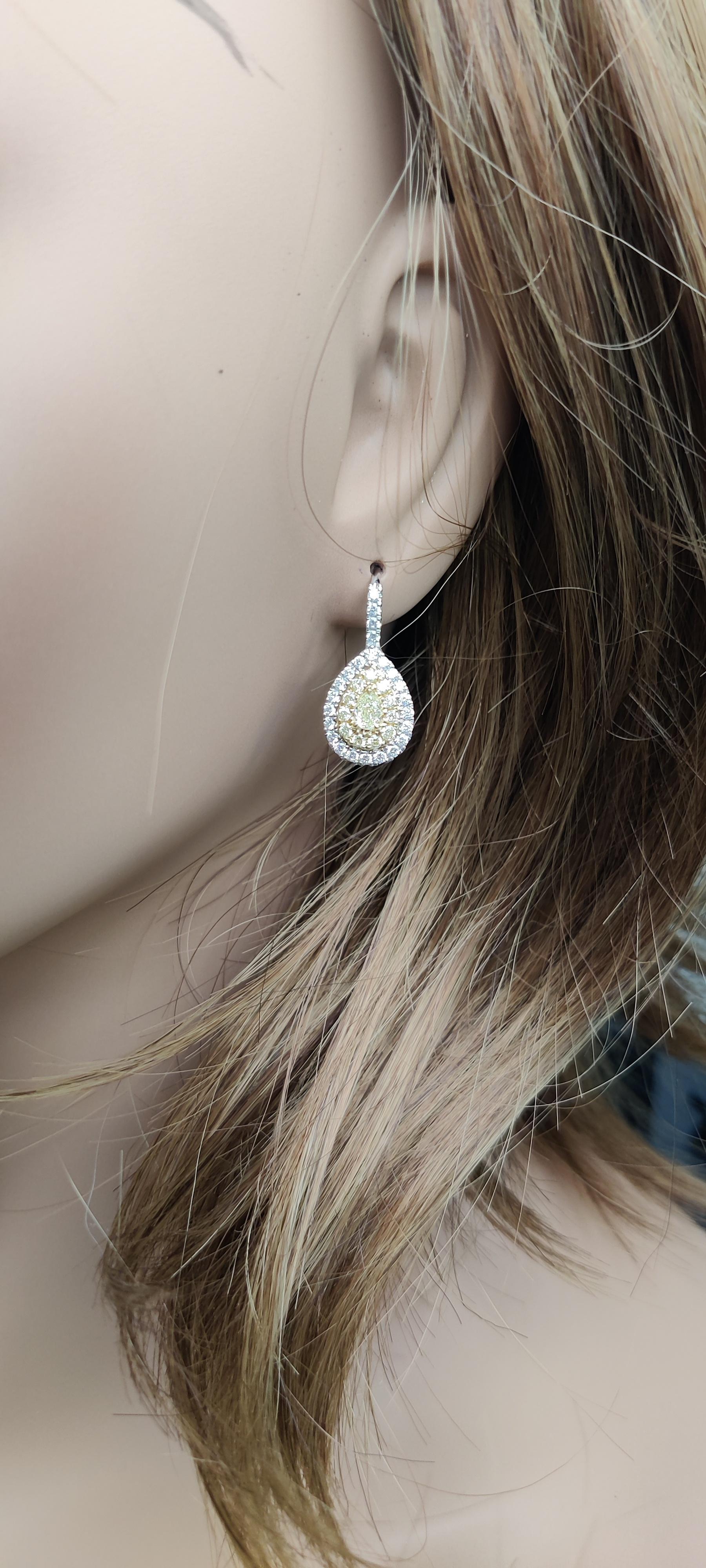 Orecchini a goccia in oro con diamante giallo Nature Pear 1,53 carati Tw In condizioni Nuovo in vendita a New York, NY