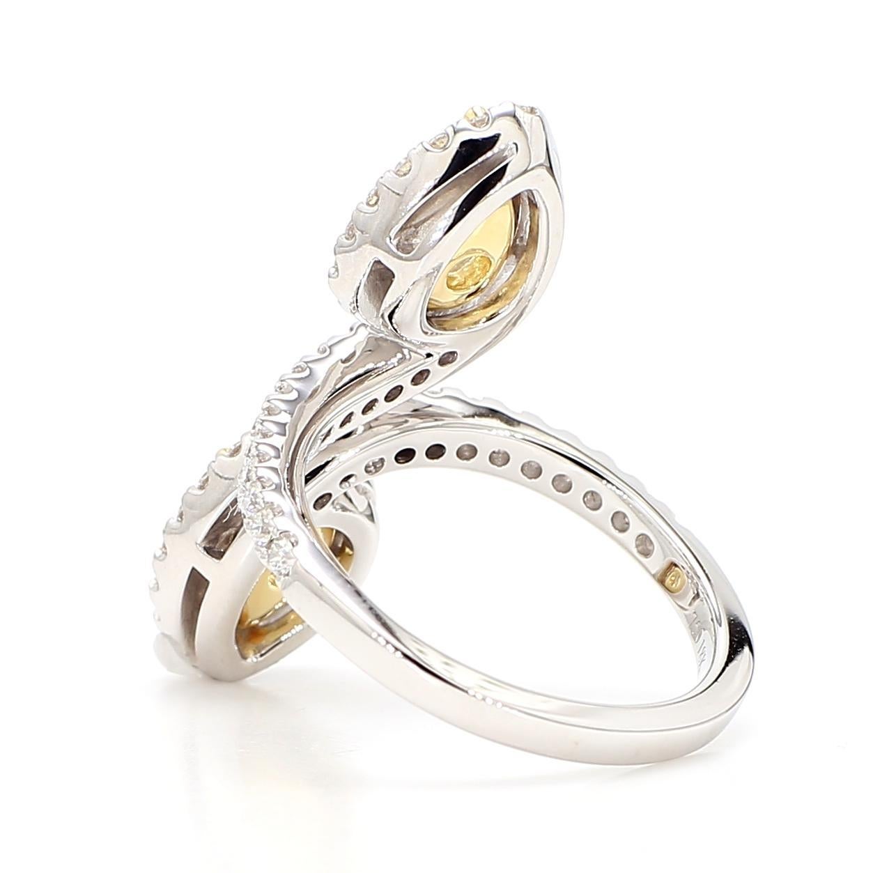Anillo de cóctel de oro con diamante pera amarillo natural de 2.15 quilates Tw Corte pera en venta