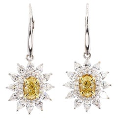 Pendants d'oreilles en or jaune naturel avec diamants taille poire 2.80 carat