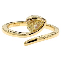 Anello da cocktail in oro giallo Nature con diamante a pera gialla da 0,50 carati TW