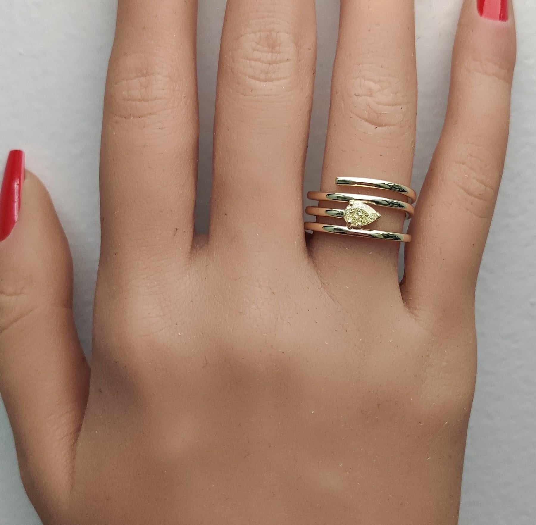 Bague de cocktail en or jaune avec diamant en poire naturelle de 51 carat TW Neuf - En vente à New York, NY