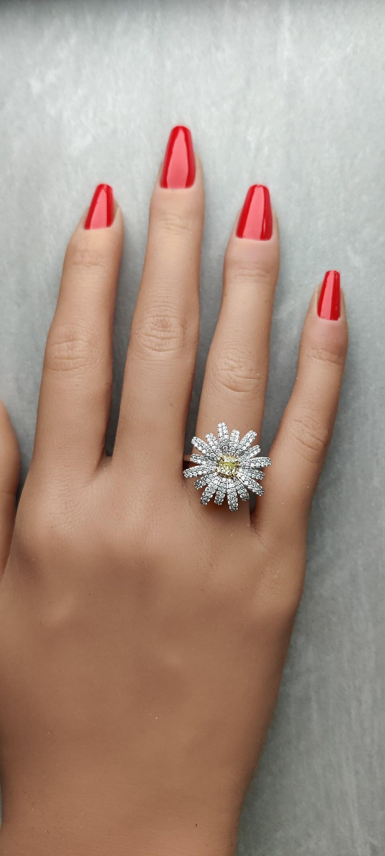 Natural Yellow Radiant and White Diamond 1.15 Carat TW Gold Cocktail Ring In New Condition For Sale In New York, NY