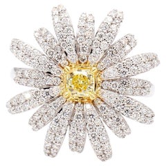 Bague cocktail en or jaune radiant naturel avec diamants blancs de 1.15 carat poids total
