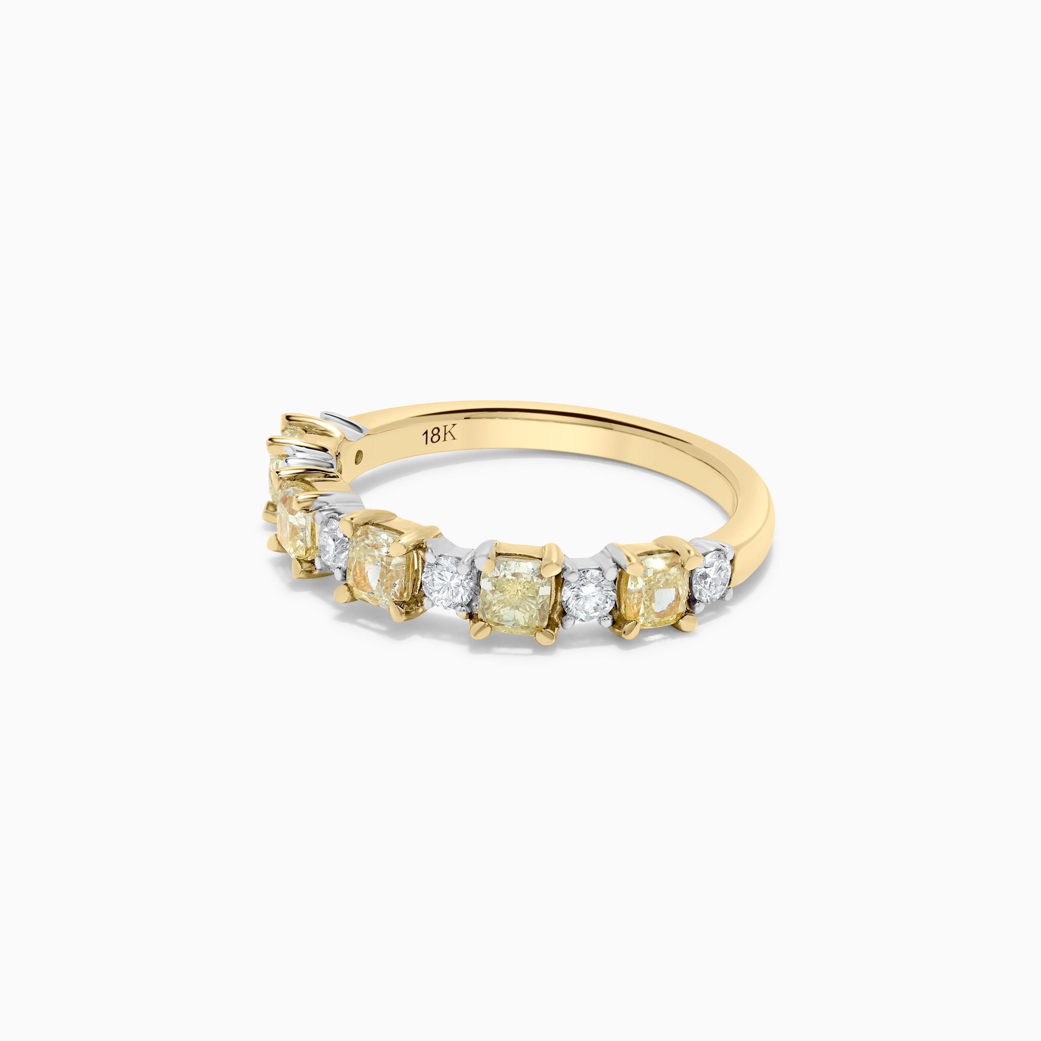Taille radiant Alliance en or jaune radiant naturel et diamant blanc de 1.26 carats poids total en vente