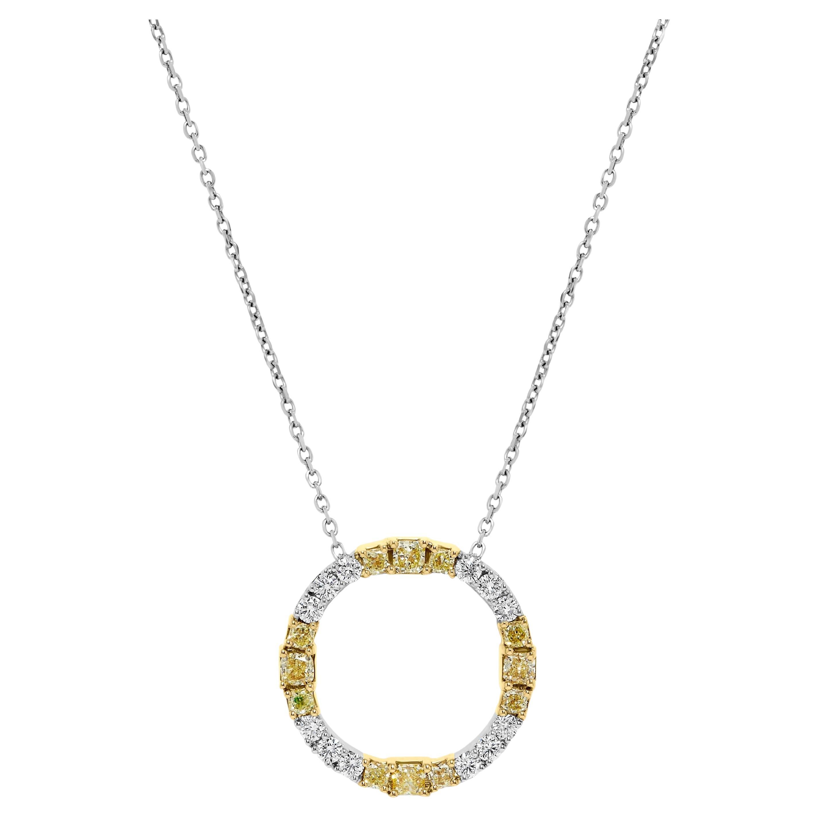 Ciondolo a cerchio in oro giallo naturale con diamante bianco e radiante da 1.59 carati TW in vendita
