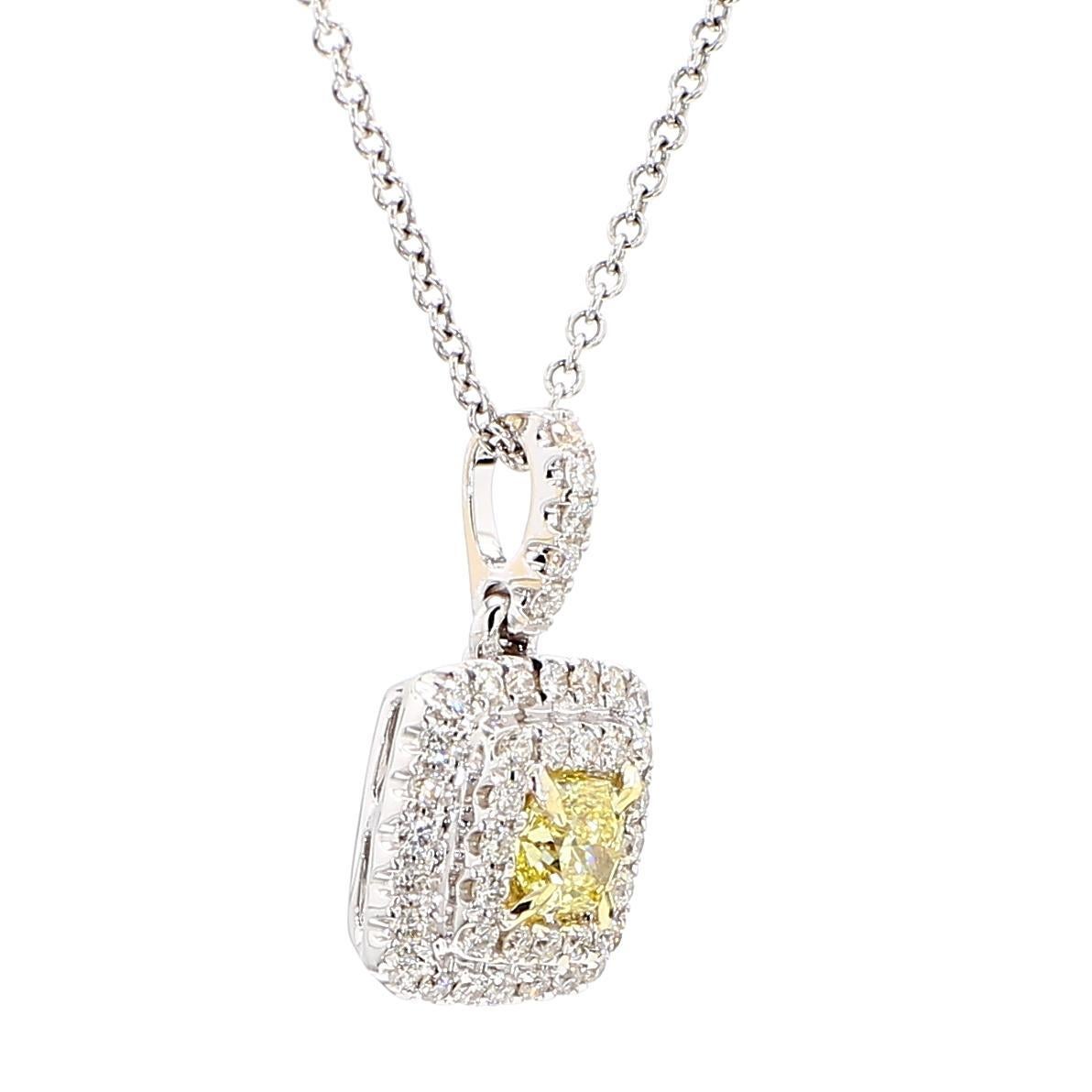 Taille radiant Pendentif en or jaune radiant naturel de 0,44 carat poids total en vente