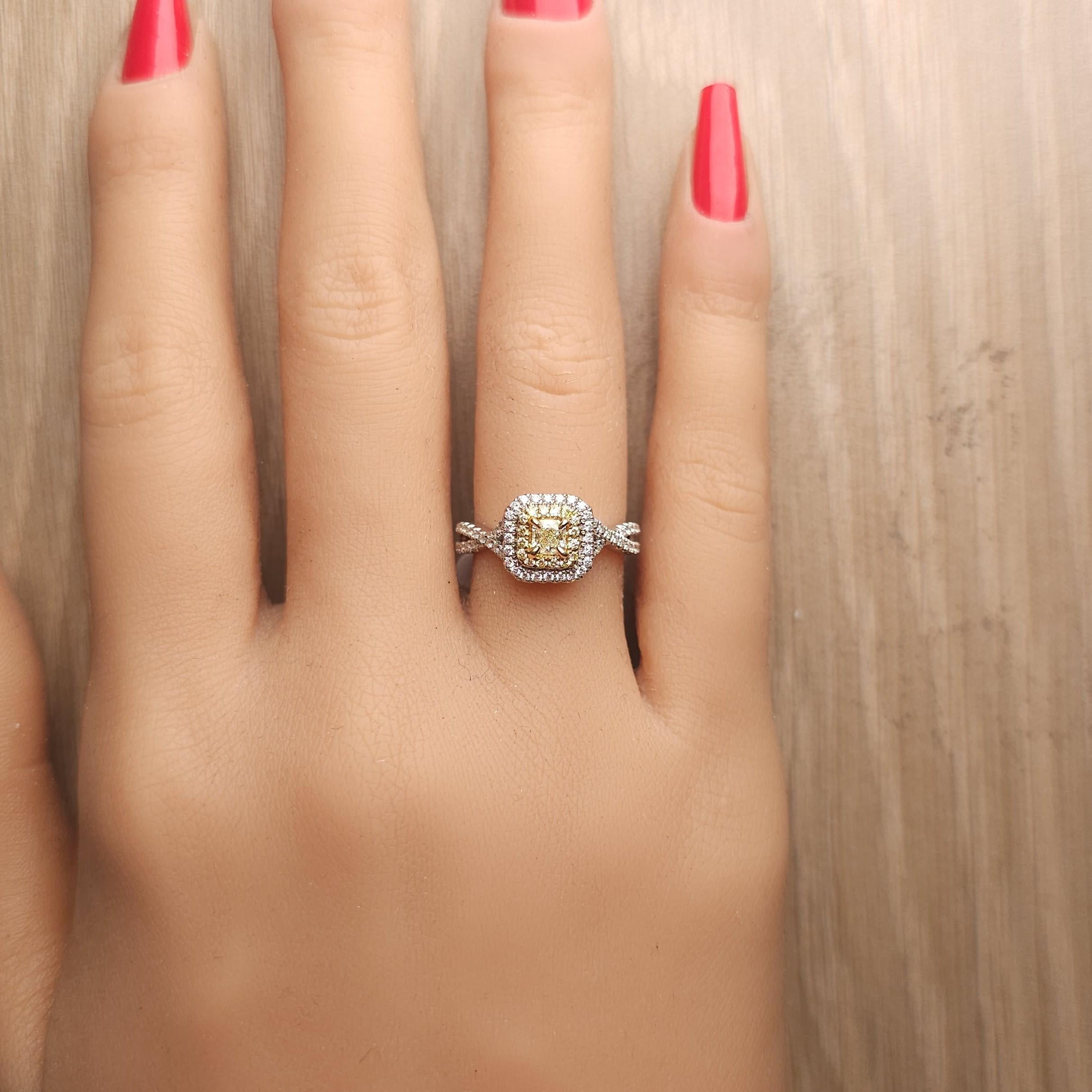Bague cocktail en or jaune radiant naturel de 0.58 carat poids total Neuf - En vente à New York, NY