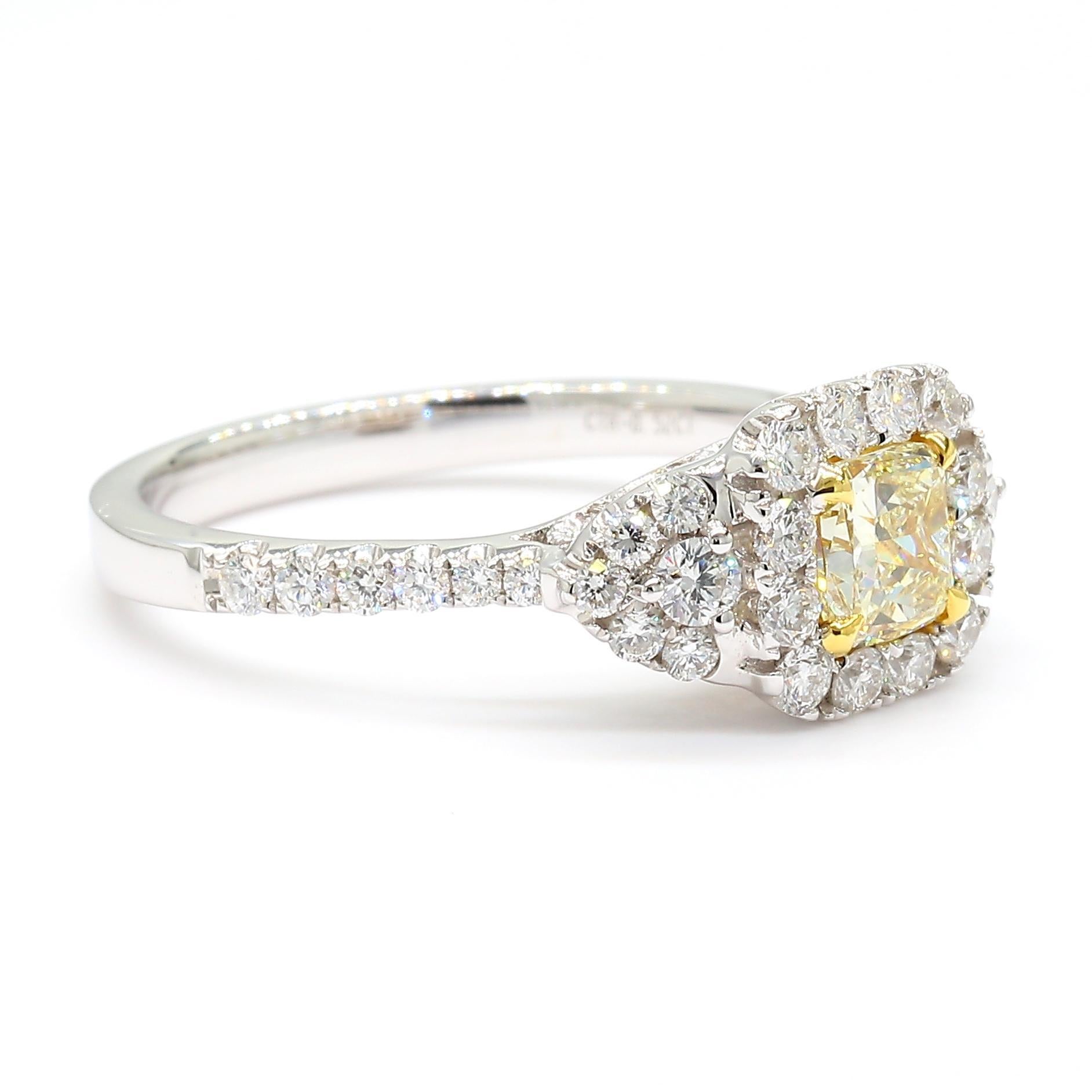 Taille radiant Bague cocktail en or jaune radiant naturel de 0.98 carat poids total en vente