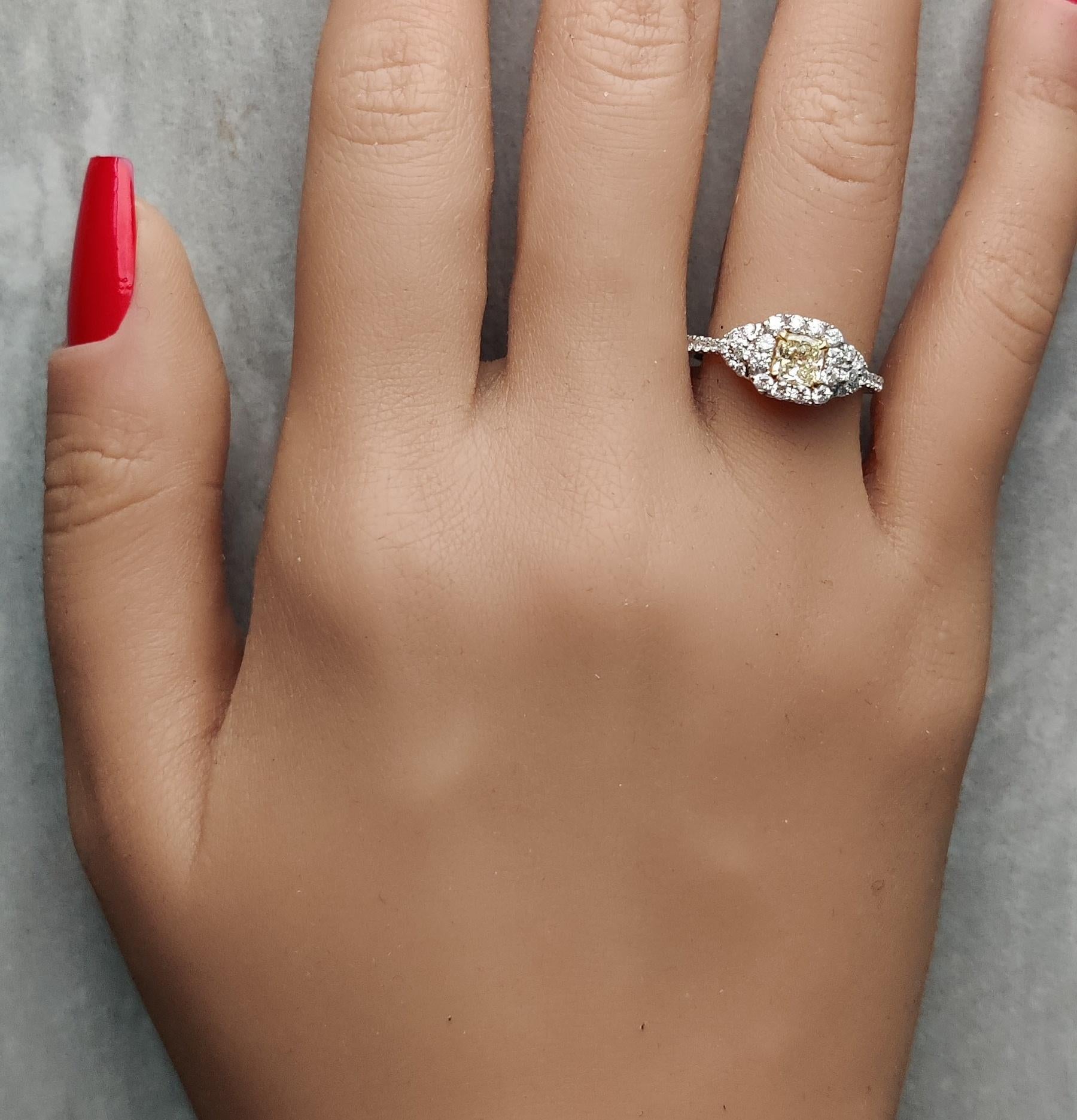 Bague cocktail en or jaune radiant naturel de 0.98 carat poids total Neuf - En vente à New York, NY