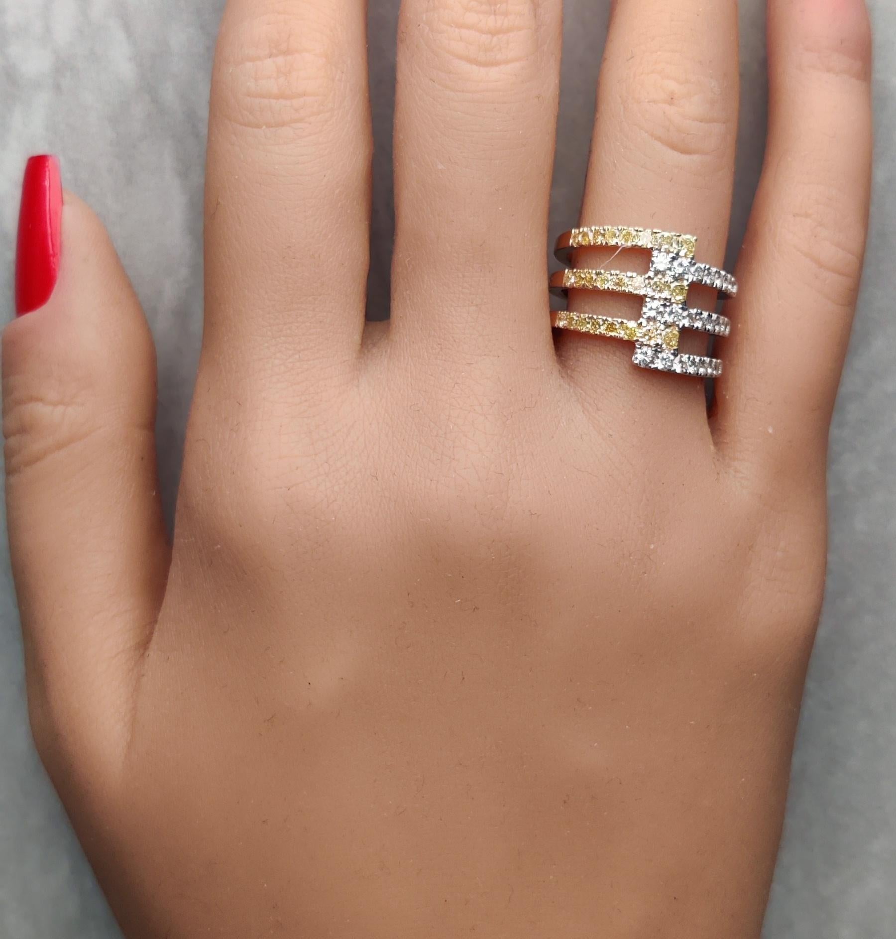 Anillo de cóctel de oro con diamante radiante amarillo natural de 1.23 quilates TW en Nuevo estado para la venta en New York, NY
