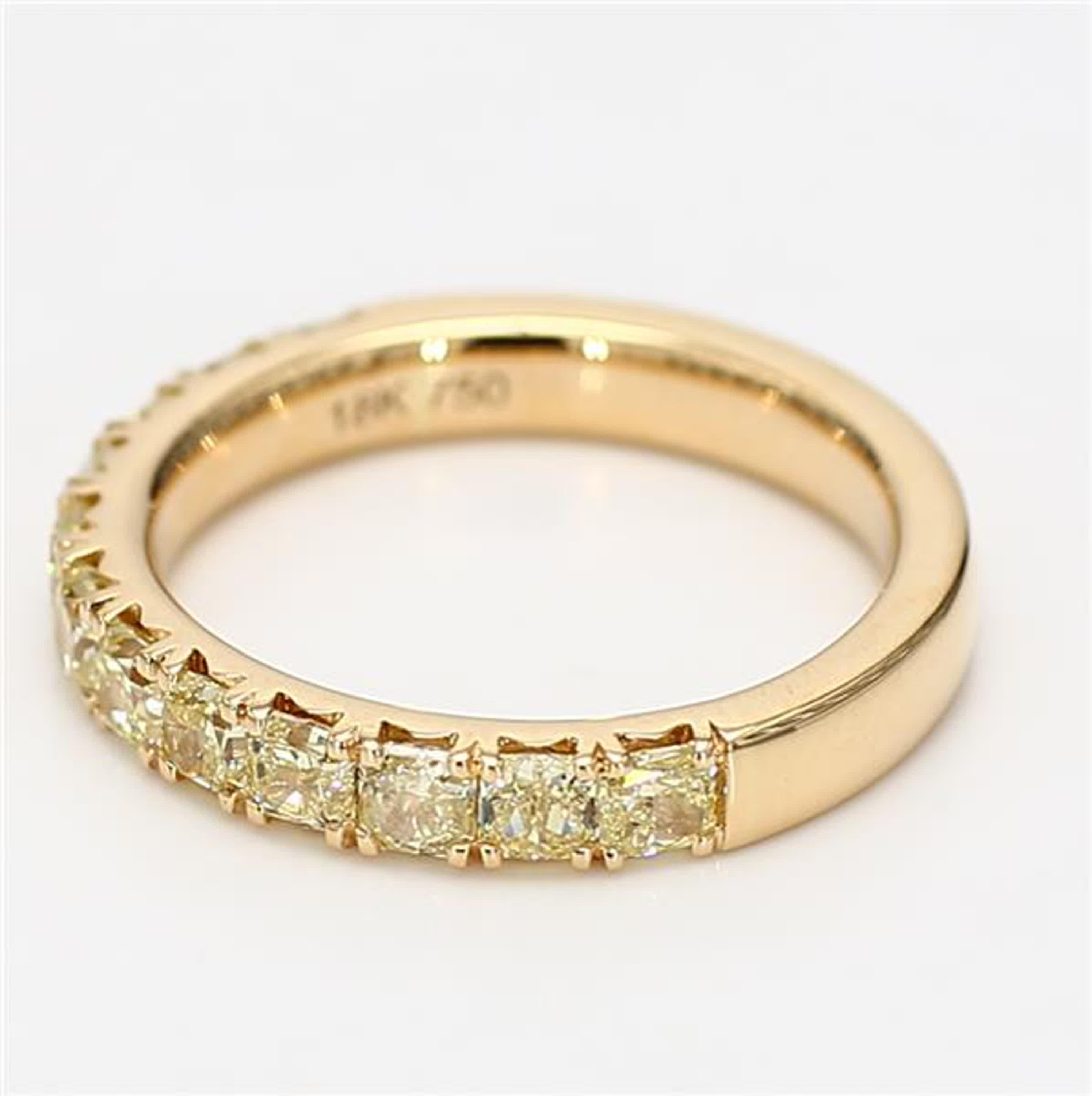 Alliance en or jaune avec diamant jaune radiant naturel de 1,39 carat poids total Pour femmes en vente