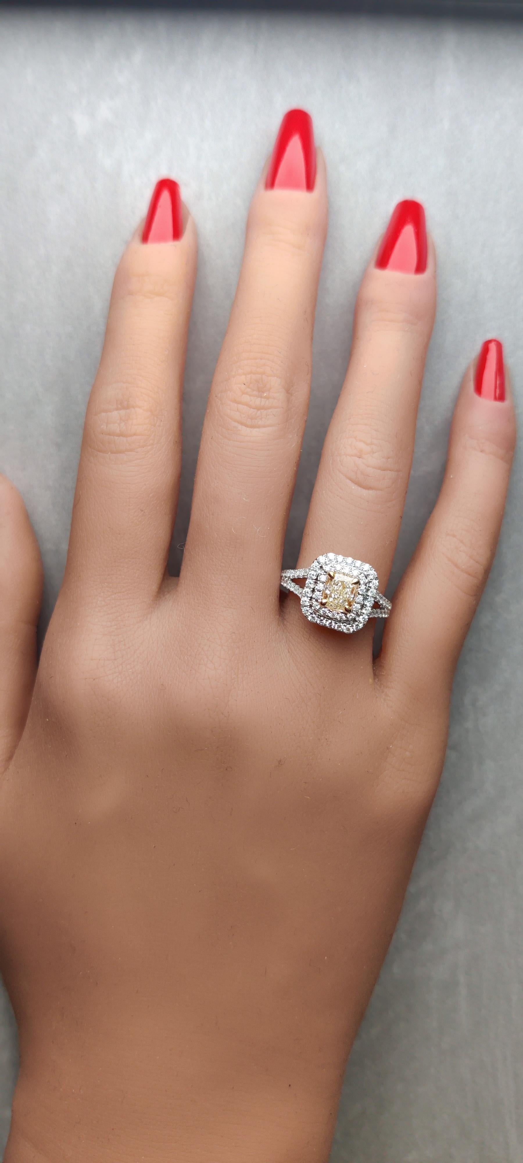Anillo de cóctel de oro con diamante radiante amarillo natural de 1.50 quilates TW en Nuevo estado para la venta en New York, NY