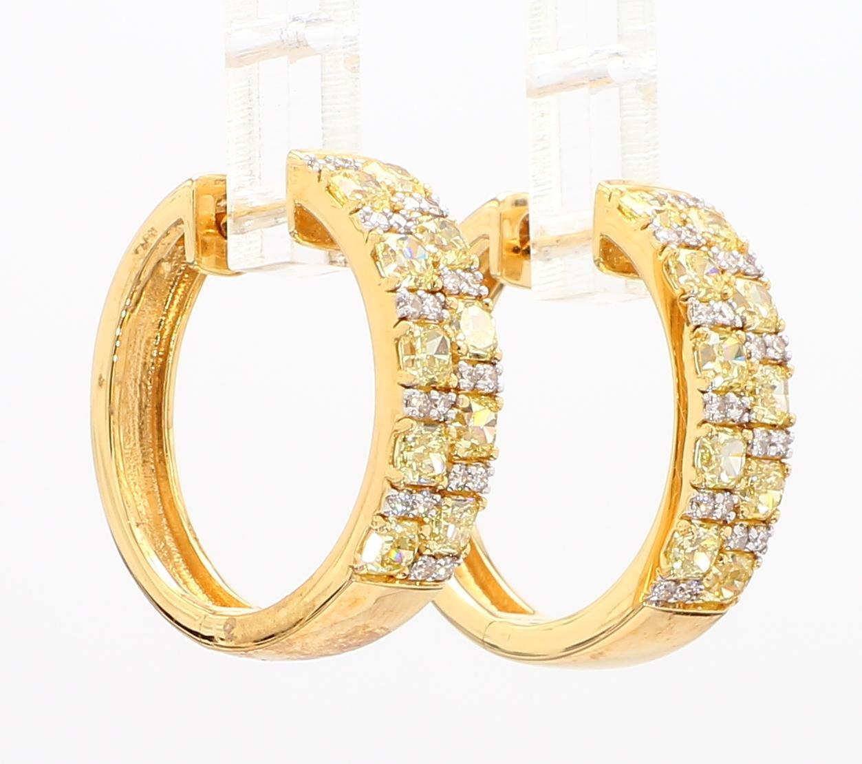 Taille radiant Créoles en or jaune radiant de 1,66 carat poids total en vente