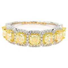 Fascia da cocktail in oro giallo naturale con diamante radiante da 2.06 carati TW